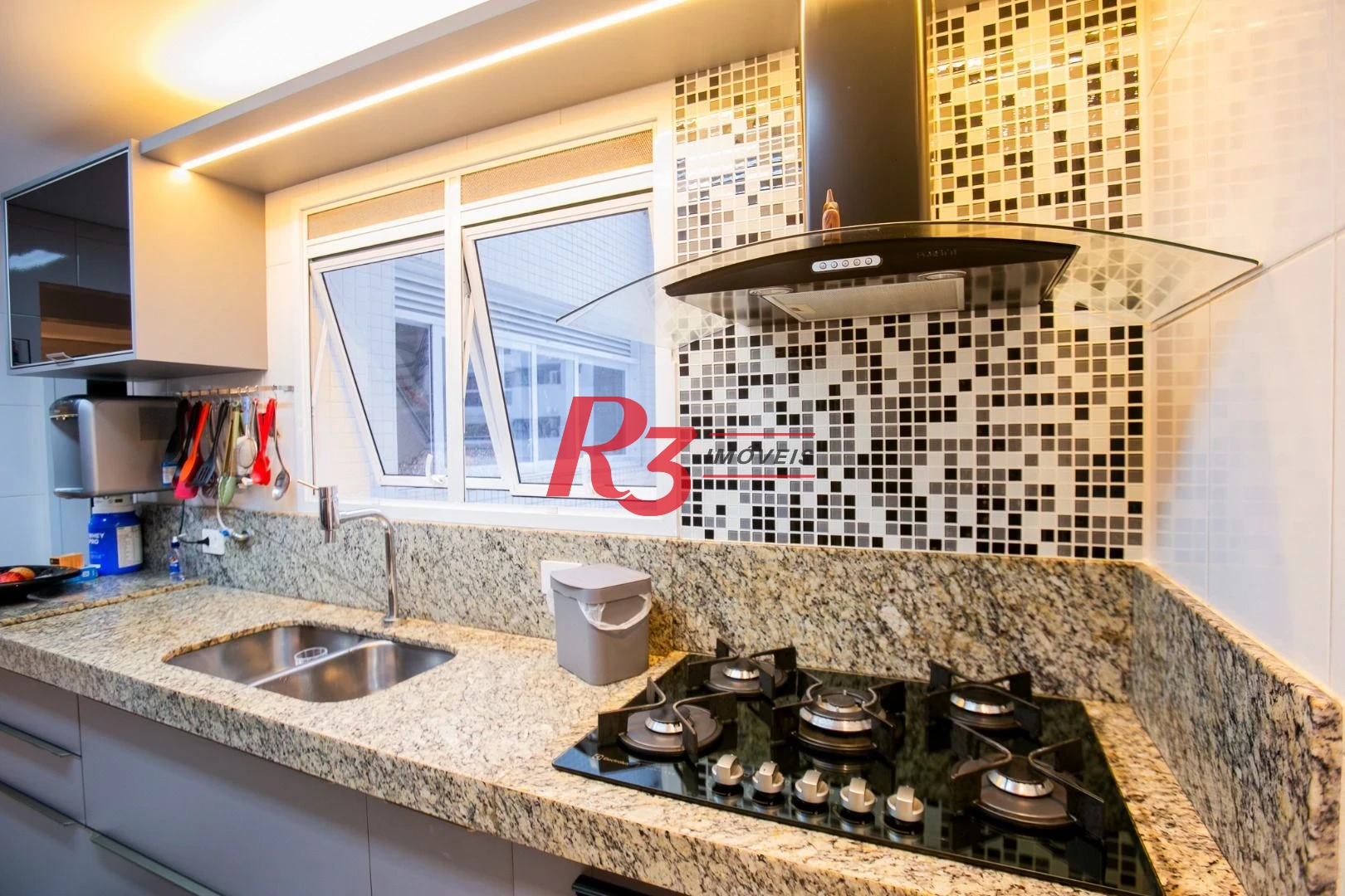 Apartamento com 3 dormitórios à venda, 132 m² por R$ 1.810.000,00 - Ponta da Praia - Santos/SP