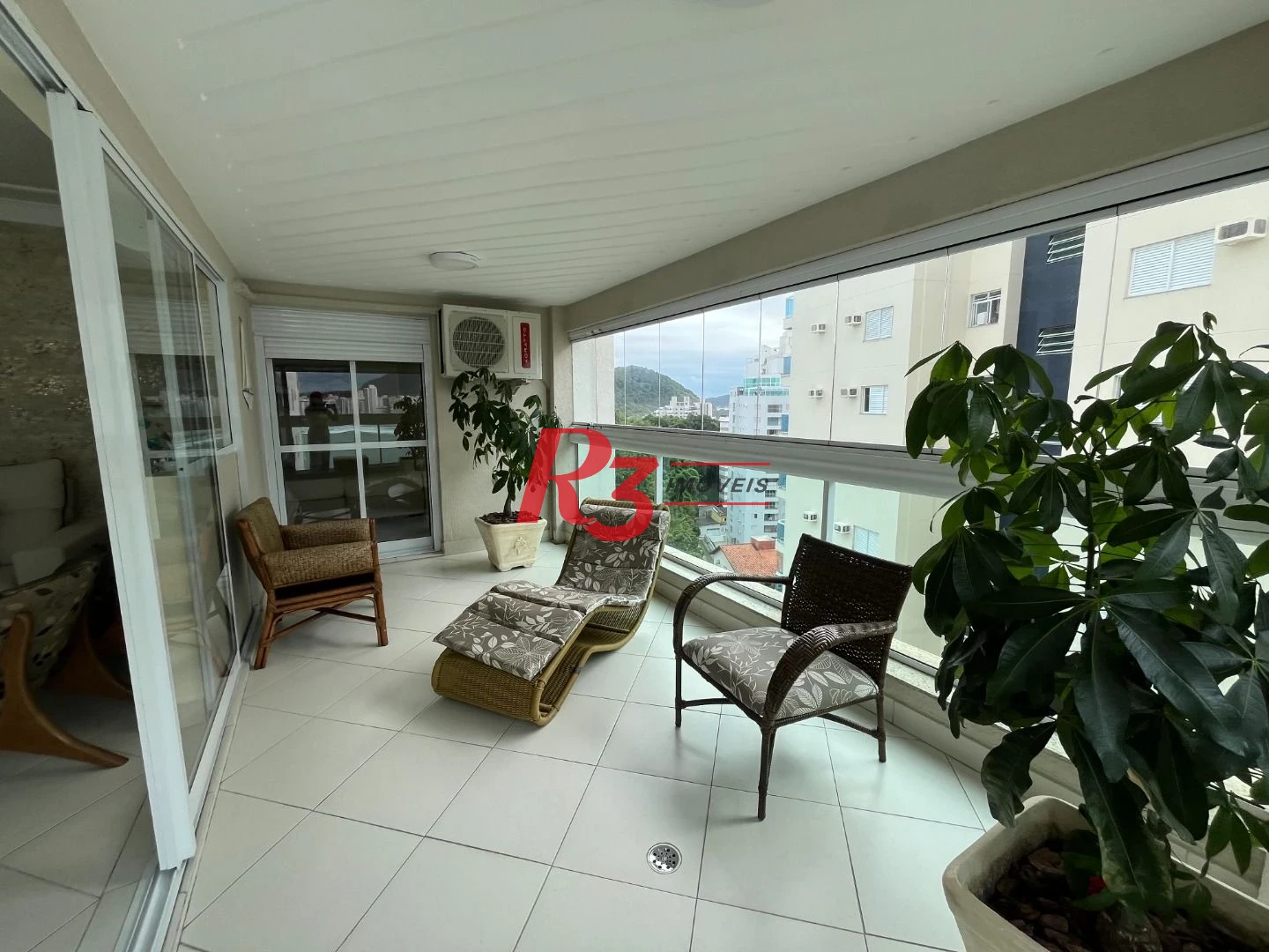 Apartamento com 3 dormitórios para alugar, 156 m² por R$ 10.000,00/mês - Astúrias - Praia - Guarujá/SP
