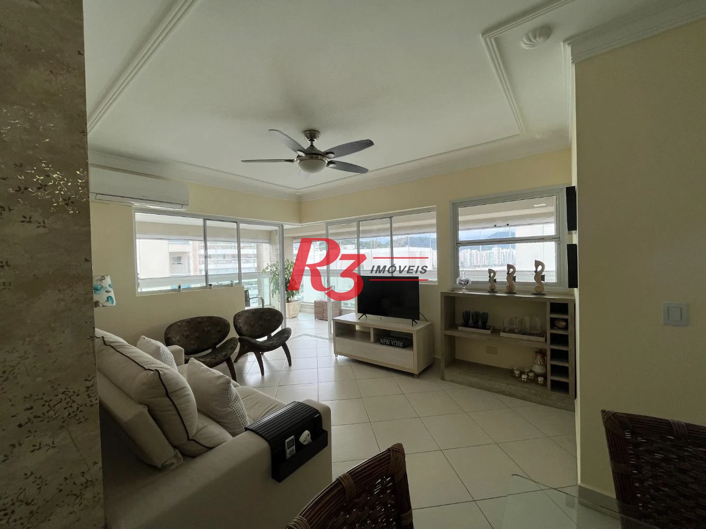 Apartamento com 3 dormitórios para alugar, 156 m² por R$ 10.000,00/mês - Astúrias - Praia - Guarujá/SP