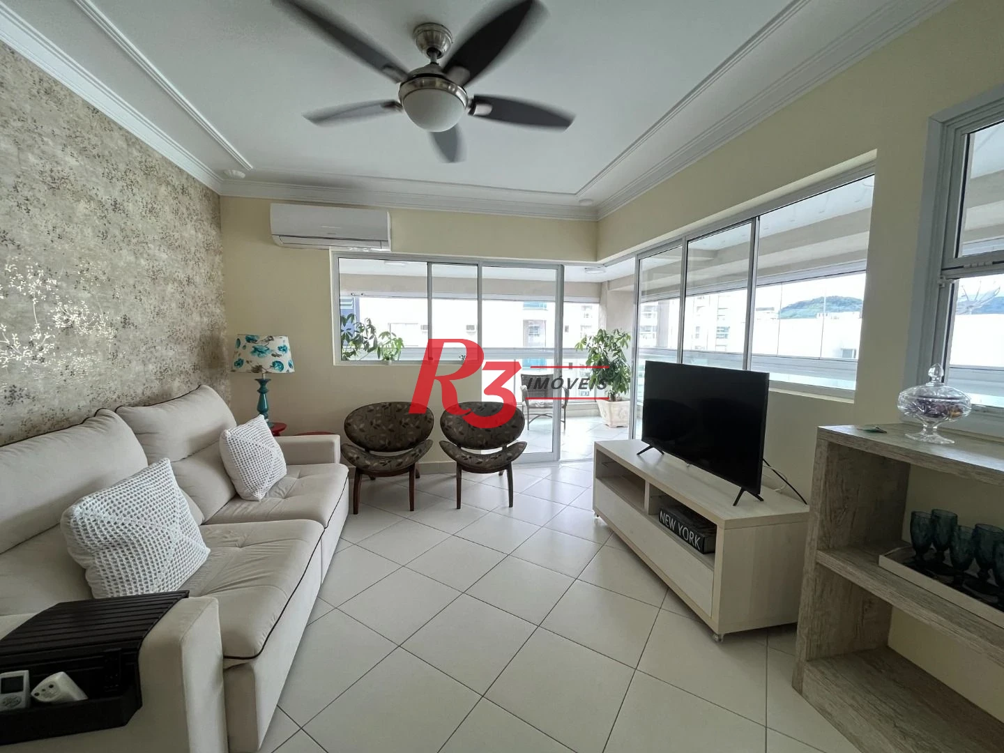 Apartamento com 3 dormitórios para alugar, 156 m² por R$ 10.000,00/mês - Astúrias - Praia - Guarujá/SP