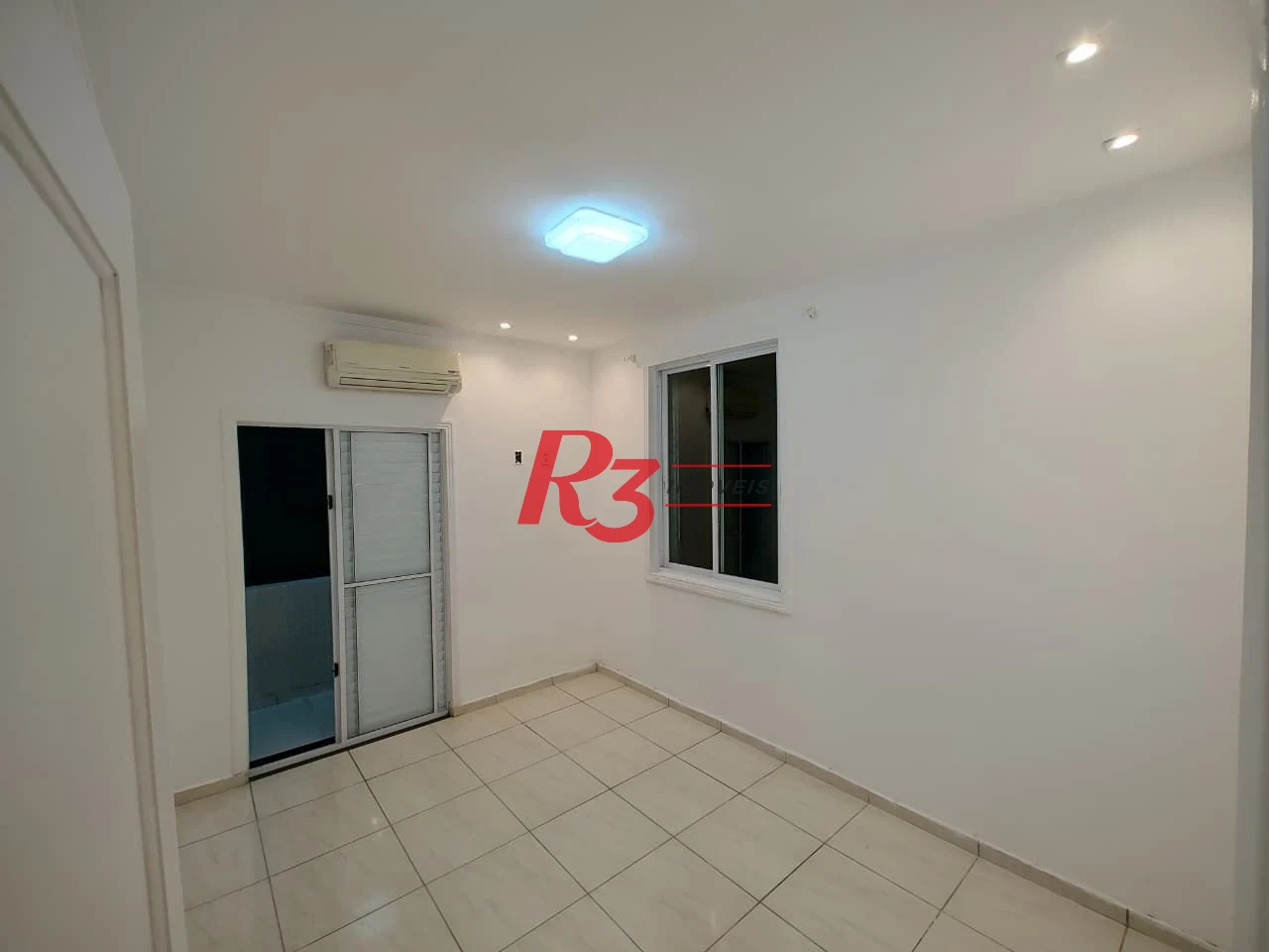 Apartamento com 2 dormitórios à venda, 56 m² por R$ 415.000,00 - José Menino - Santos/SP