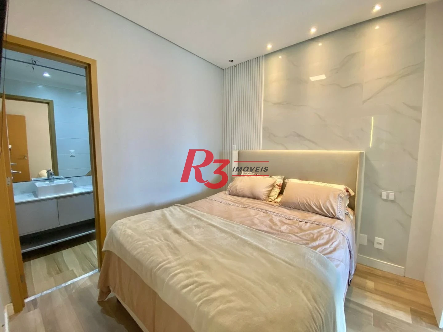 Apartamento com 2 dormitórios à venda, 66 m² por R$ 1.250.000,00 - Boqueirão - Santos/SP