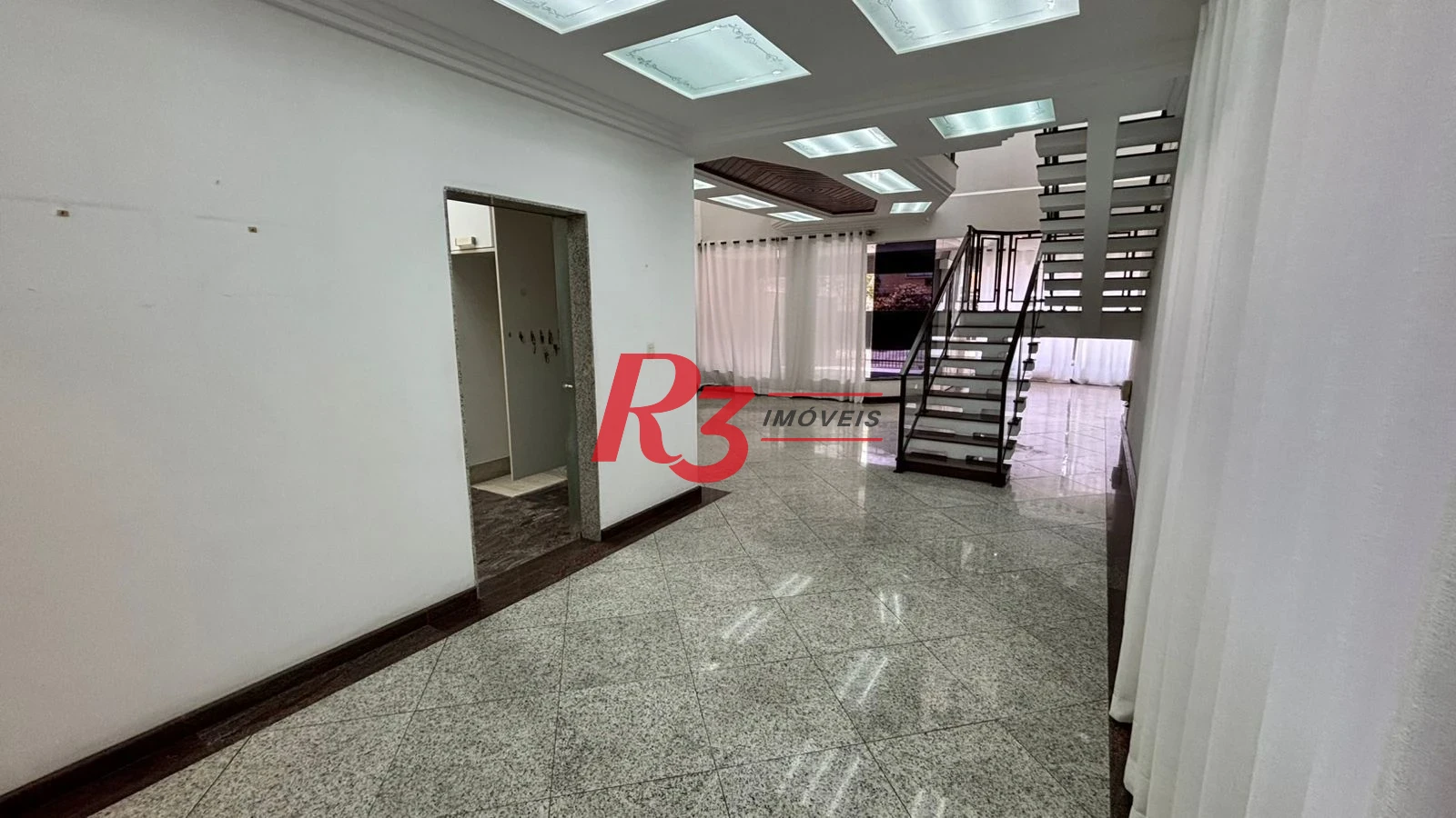 Sobrado com 3 dormitórios à venda, 329 m² por R$ 2.650.000,00 - Ponta da Praia - Santos/SP