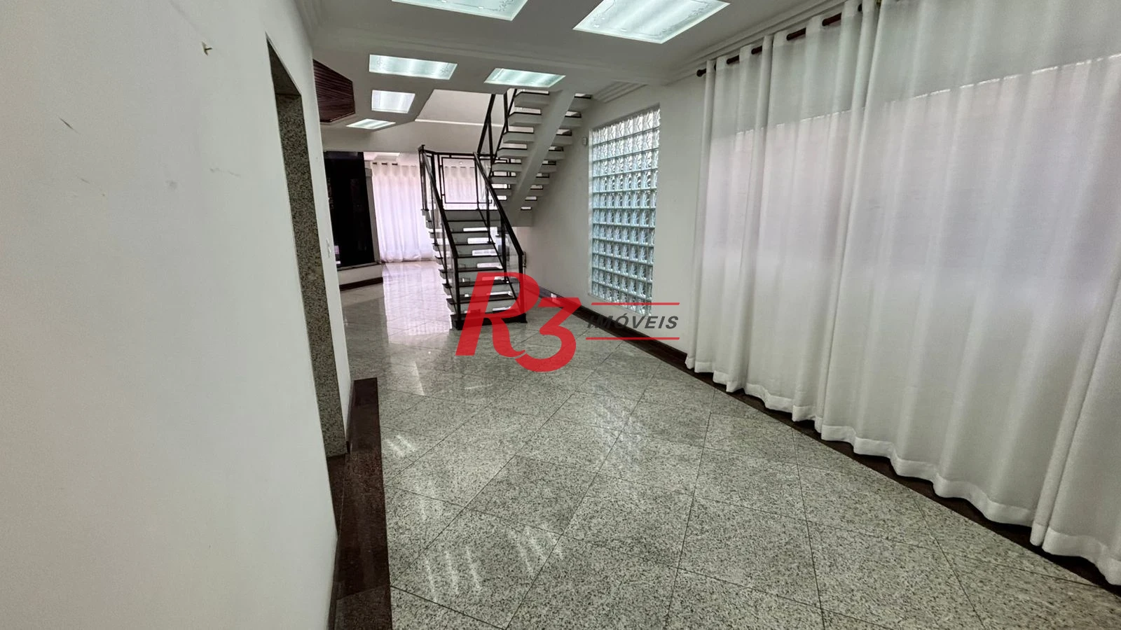 Sobrado com 3 dormitórios à venda, 329 m² por R$ 2.650.000,00 - Ponta da Praia - Santos/SP