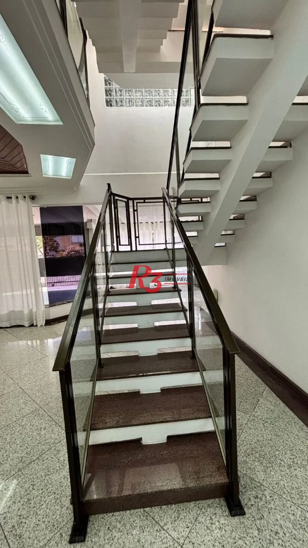 Sobrado com 3 dormitórios à venda, 329 m² por R$ 2.650.000,00 - Ponta da Praia - Santos/SP