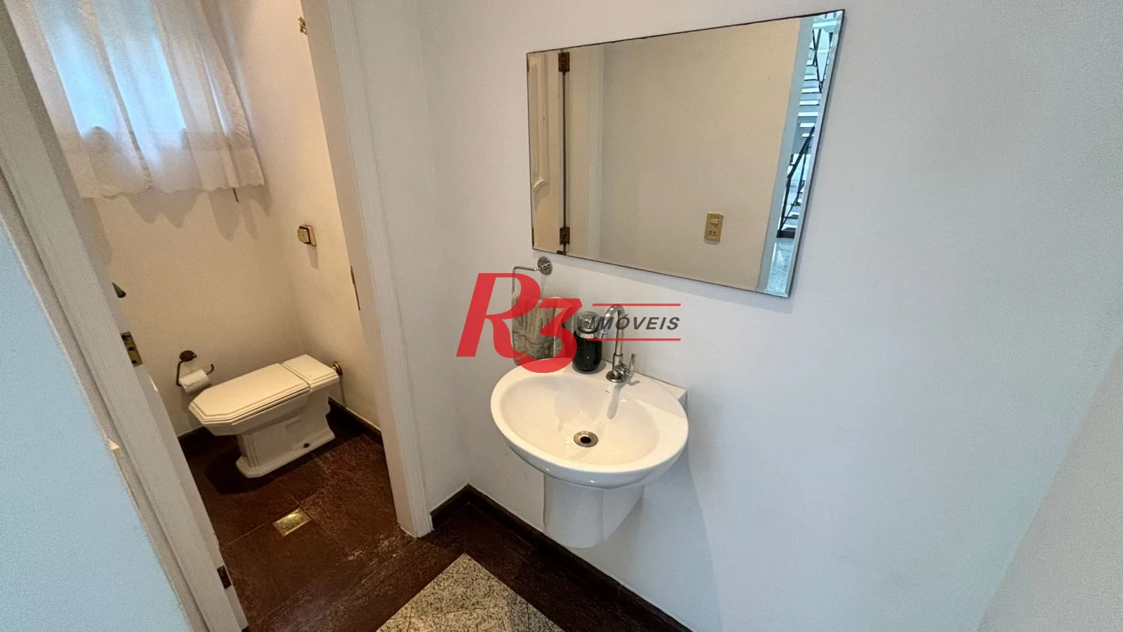 Sobrado com 3 dormitórios à venda, 329 m² por R$ 2.650.000,00 - Ponta da Praia - Santos/SP