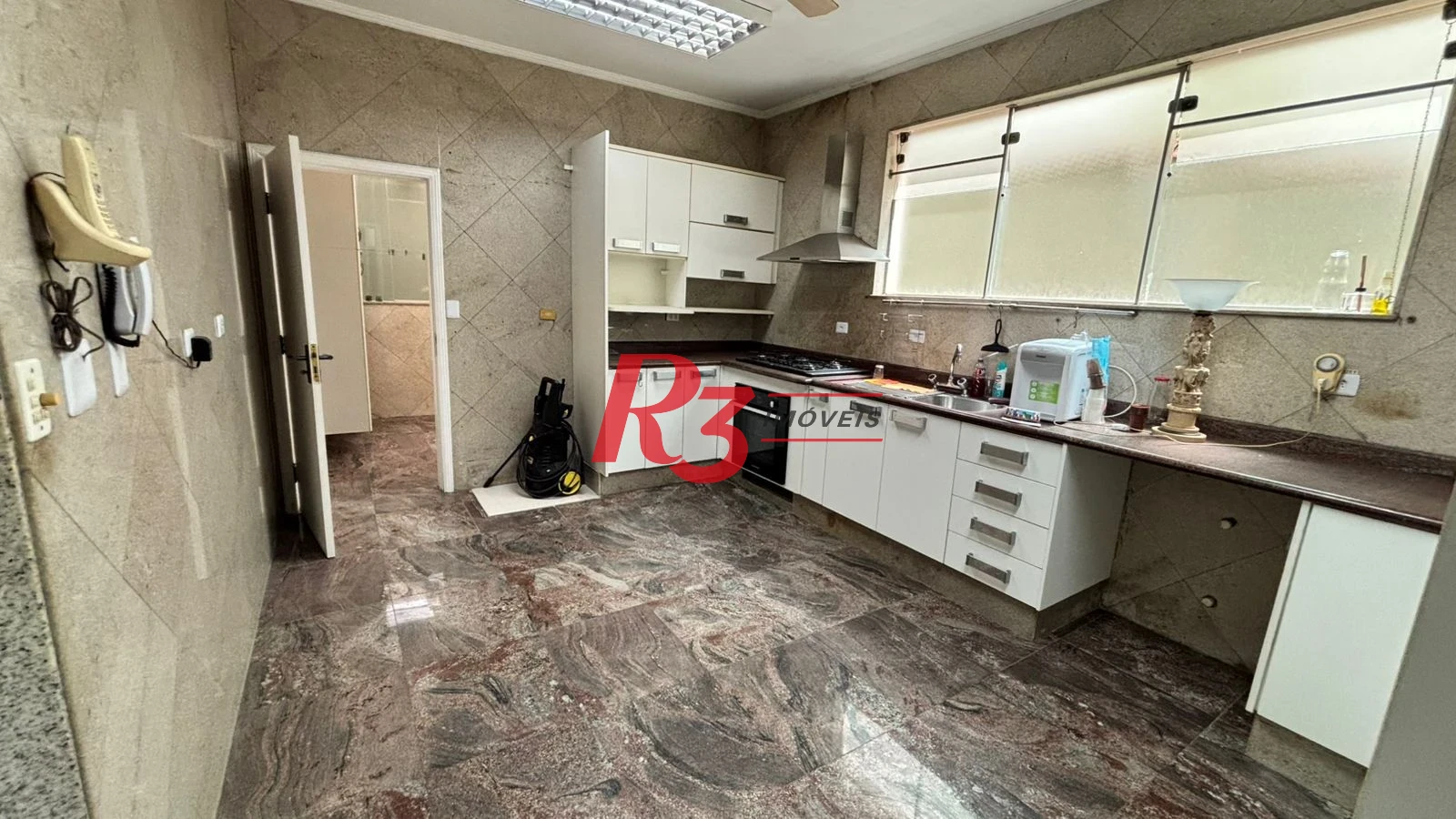 Sobrado com 3 dormitórios à venda, 329 m² por R$ 2.650.000,00 - Ponta da Praia - Santos/SP