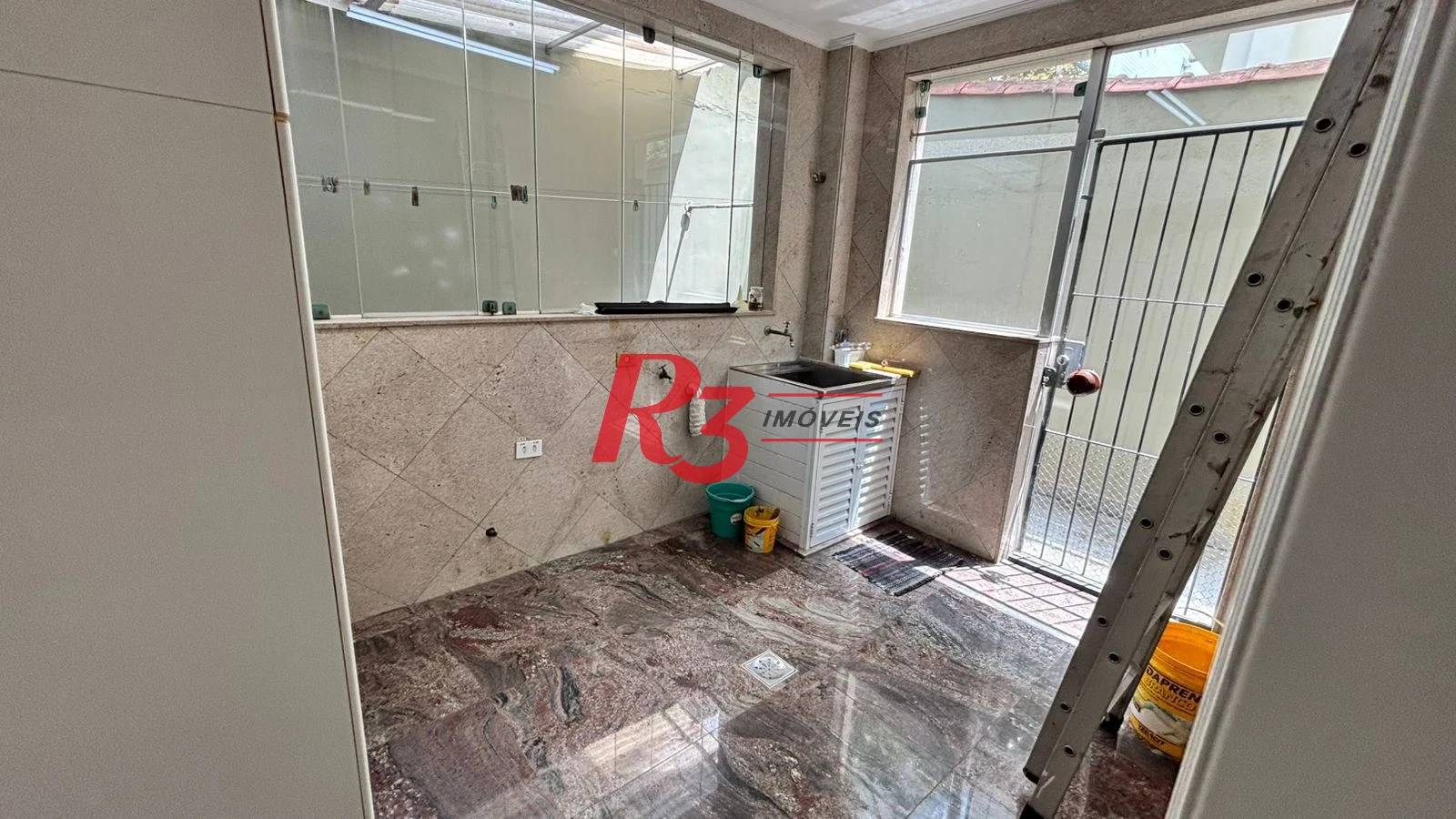 Sobrado com 3 dormitórios à venda, 329 m² por R$ 2.650.000,00 - Ponta da Praia - Santos/SP