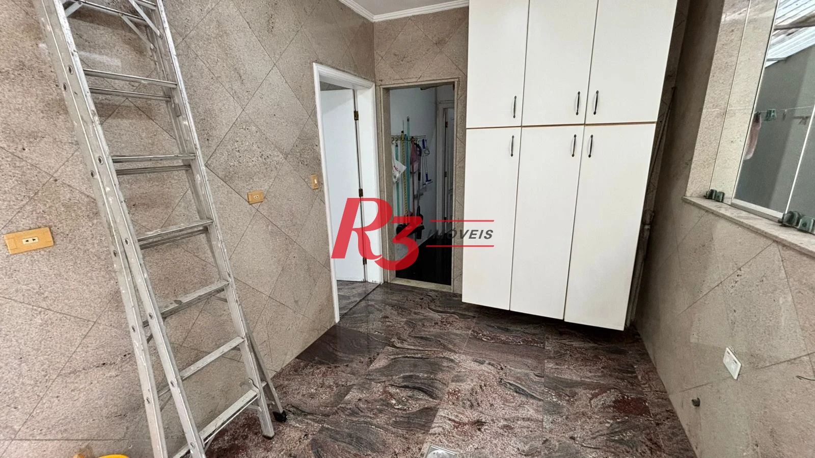 Sobrado com 3 dormitórios à venda, 329 m² por R$ 2.650.000,00 - Ponta da Praia - Santos/SP