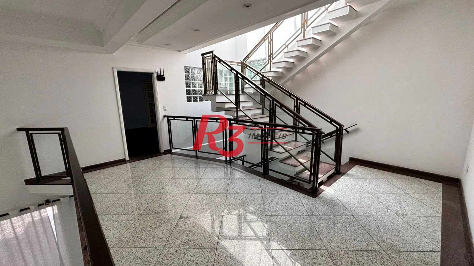 Sobrado com 3 dormitórios à venda, 329 m² por R$ 2.650.000,00 - Ponta da Praia - Santos/SP