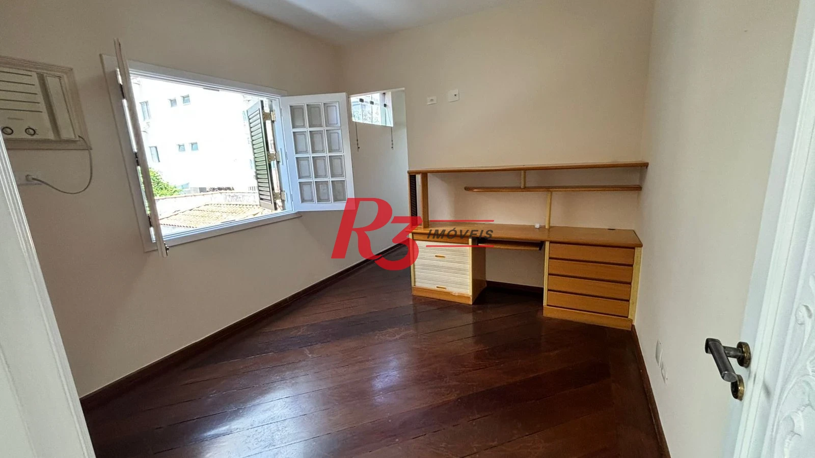 Sobrado com 3 dormitórios à venda, 329 m² por R$ 2.650.000,00 - Ponta da Praia - Santos/SP