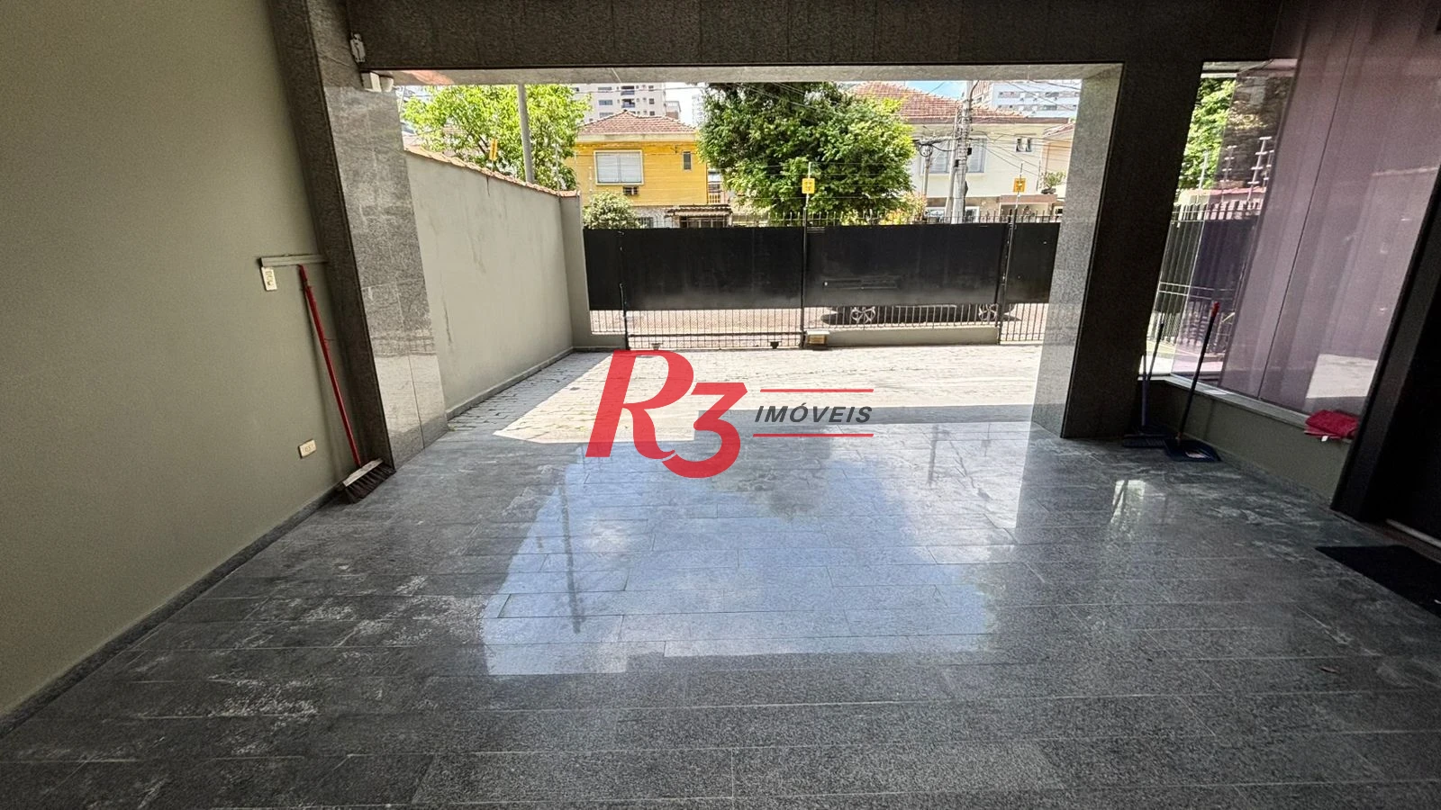 Sobrado com 3 dormitórios à venda, 329 m² por R$ 2.650.000,00 - Ponta da Praia - Santos/SP
