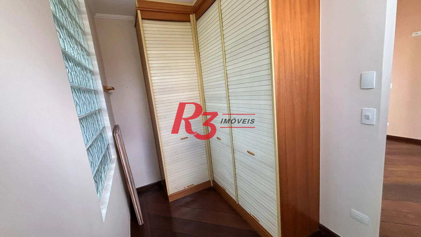 Sobrado com 3 dormitórios à venda, 329 m² por R$ 2.650.000,00 - Ponta da Praia - Santos/SP