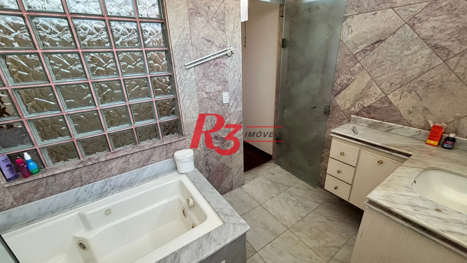 Sobrado com 3 dormitórios à venda, 329 m² por R$ 2.650.000,00 - Ponta da Praia - Santos/SP