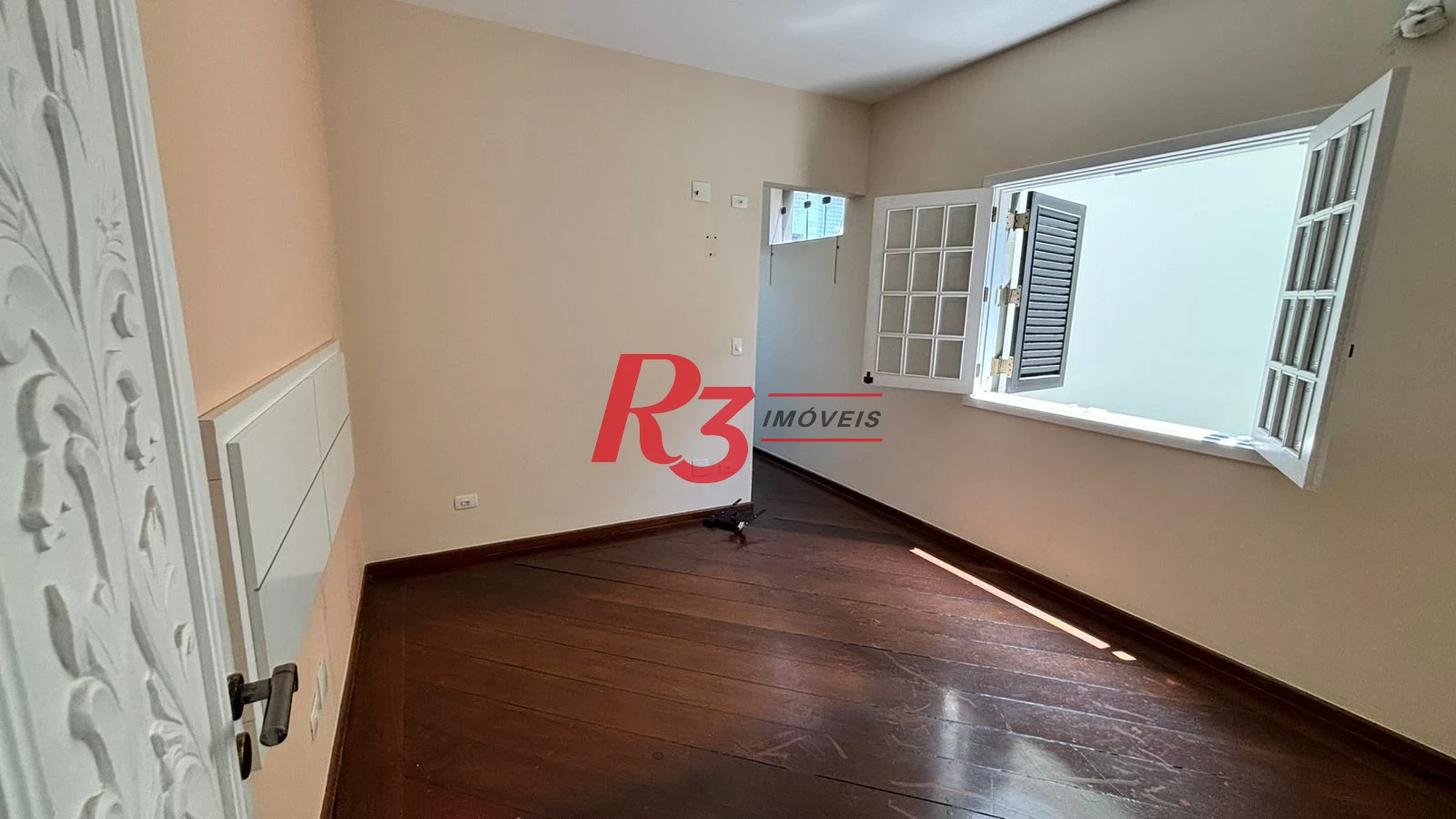 Sobrado com 3 dormitórios à venda, 329 m² por R$ 2.650.000,00 - Ponta da Praia - Santos/SP