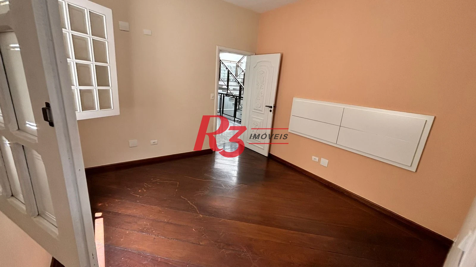 Sobrado com 3 dormitórios à venda, 329 m² por R$ 2.650.000,00 - Ponta da Praia - Santos/SP