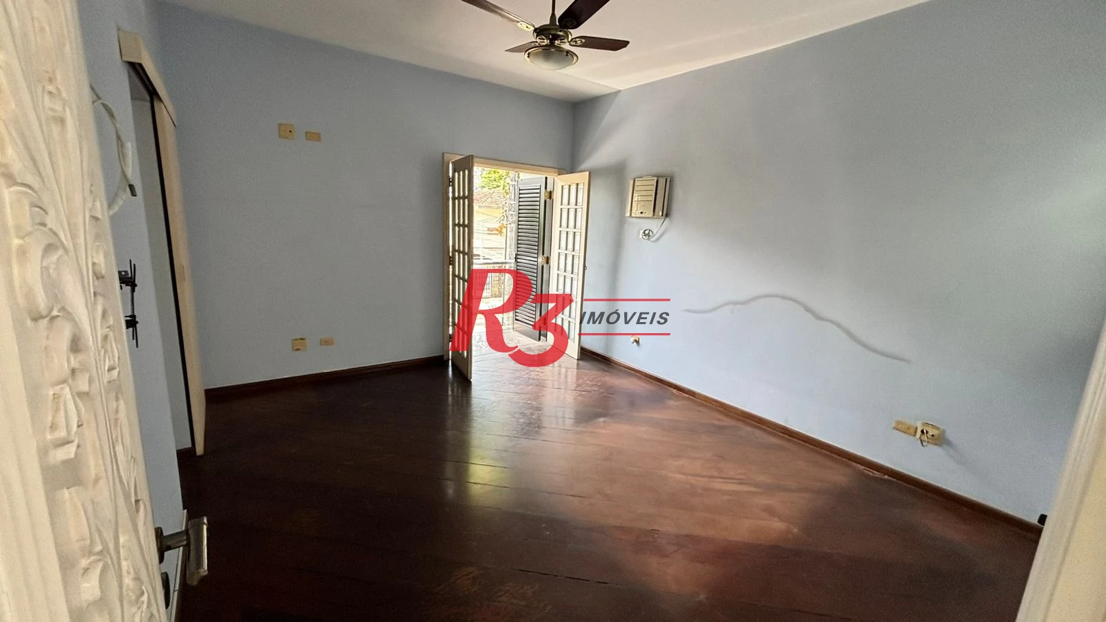 Sobrado com 3 dormitórios à venda, 329 m² por R$ 2.650.000,00 - Ponta da Praia - Santos/SP
