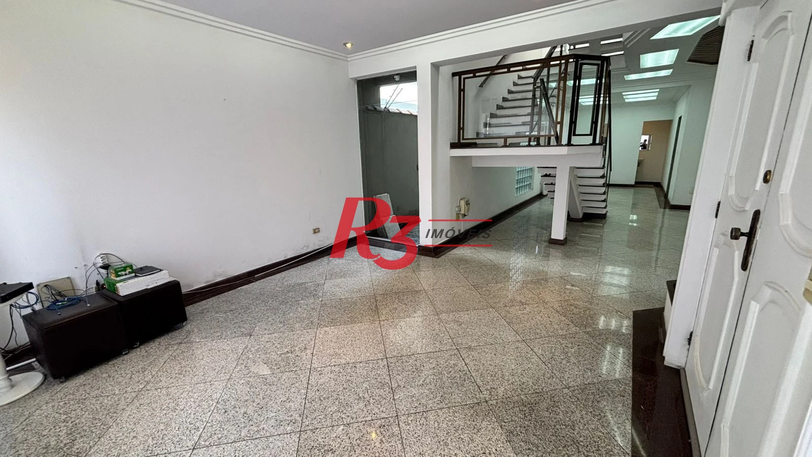 Sobrado com 3 dormitórios à venda, 329 m² por R$ 2.650.000,00 - Ponta da Praia - Santos/SP