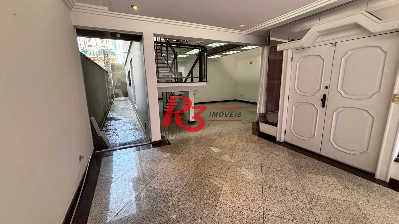 Sobrado com 3 dormitórios à venda, 329 m² por R$ 2.650.000,00 - Ponta da Praia - Santos/SP