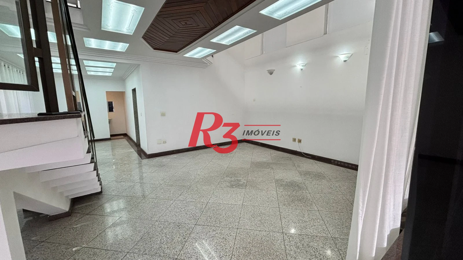 Sobrado com 3 dormitórios à venda, 329 m² por R$ 2.650.000,00 - Ponta da Praia - Santos/SP