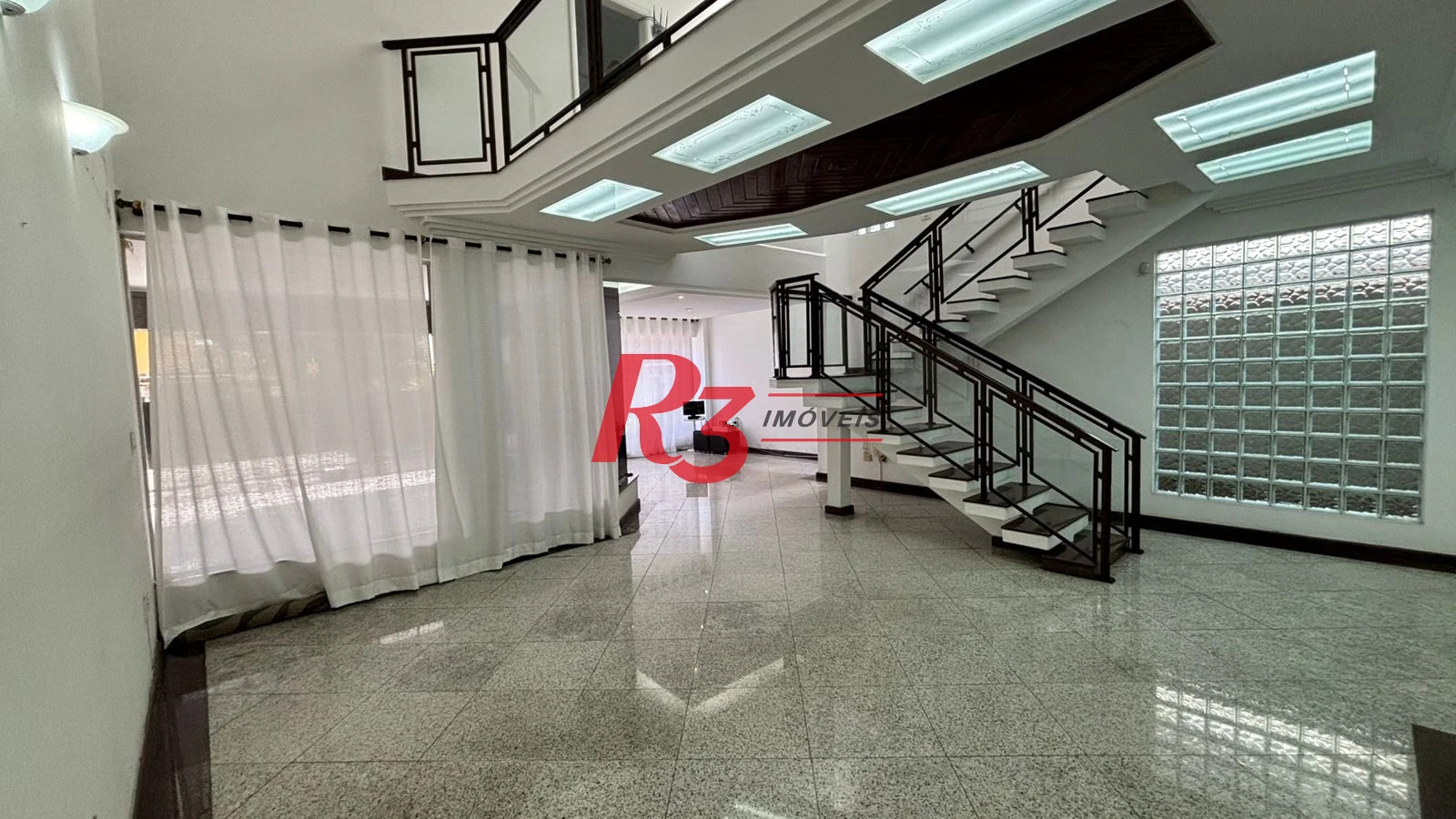 Sobrado com 3 dormitórios à venda, 329 m² por R$ 2.650.000,00 - Ponta da Praia - Santos/SP