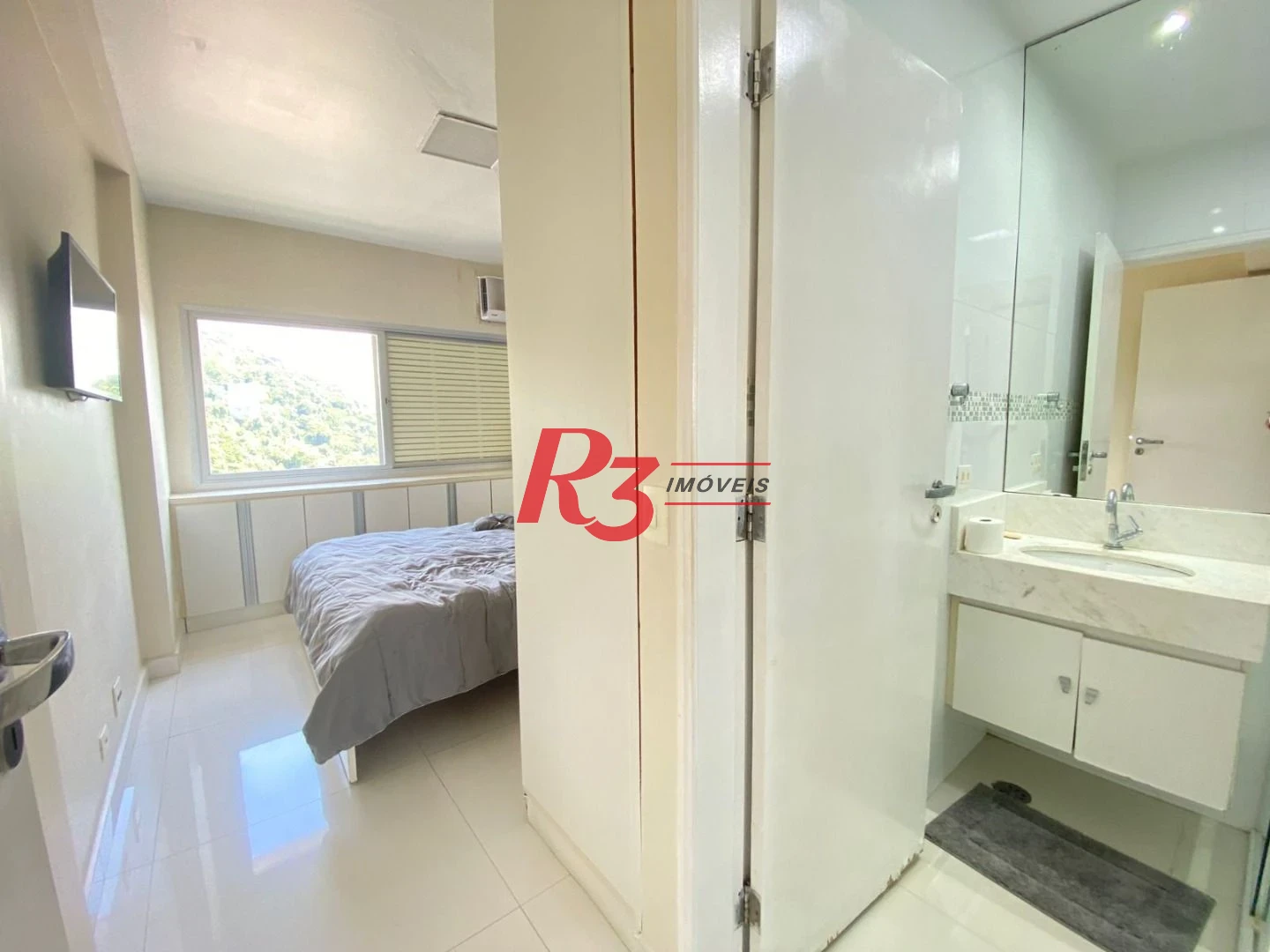 Apartamento com 3 dormitórios à venda, 120 m² por R$ 800.000,00 - Praia das Pitangueiras - Guarujá/SP