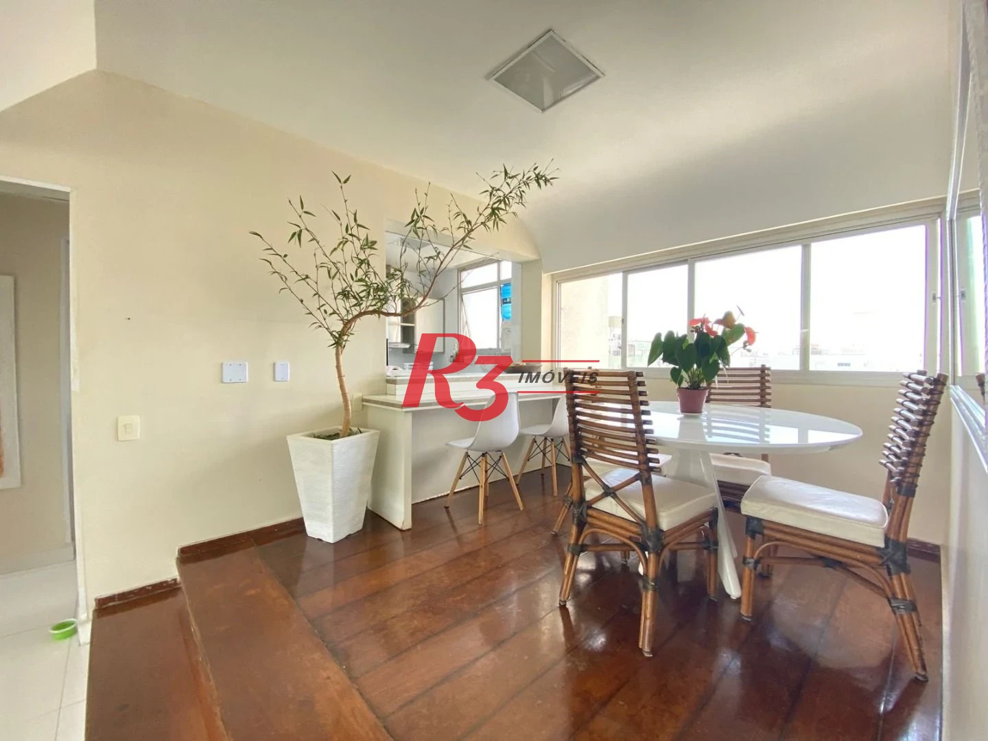 Apartamento com 3 dormitórios à venda, 120 m² por R$ 800.000,00 - Praia das Pitangueiras - Guarujá/SP