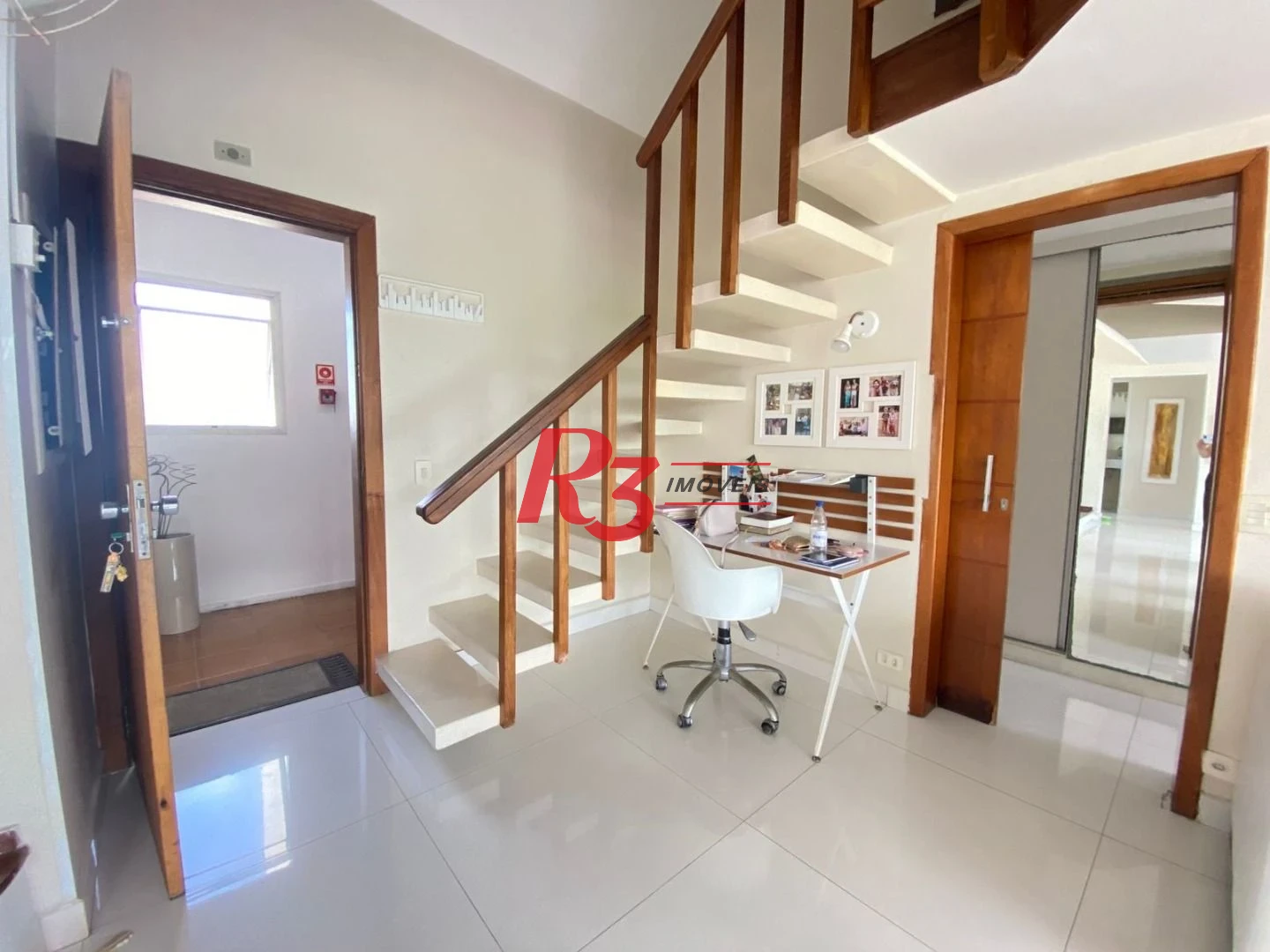 Apartamento com 3 dormitórios à venda, 120 m² por R$ 800.000,00 - Praia das Pitangueiras - Guarujá/SP