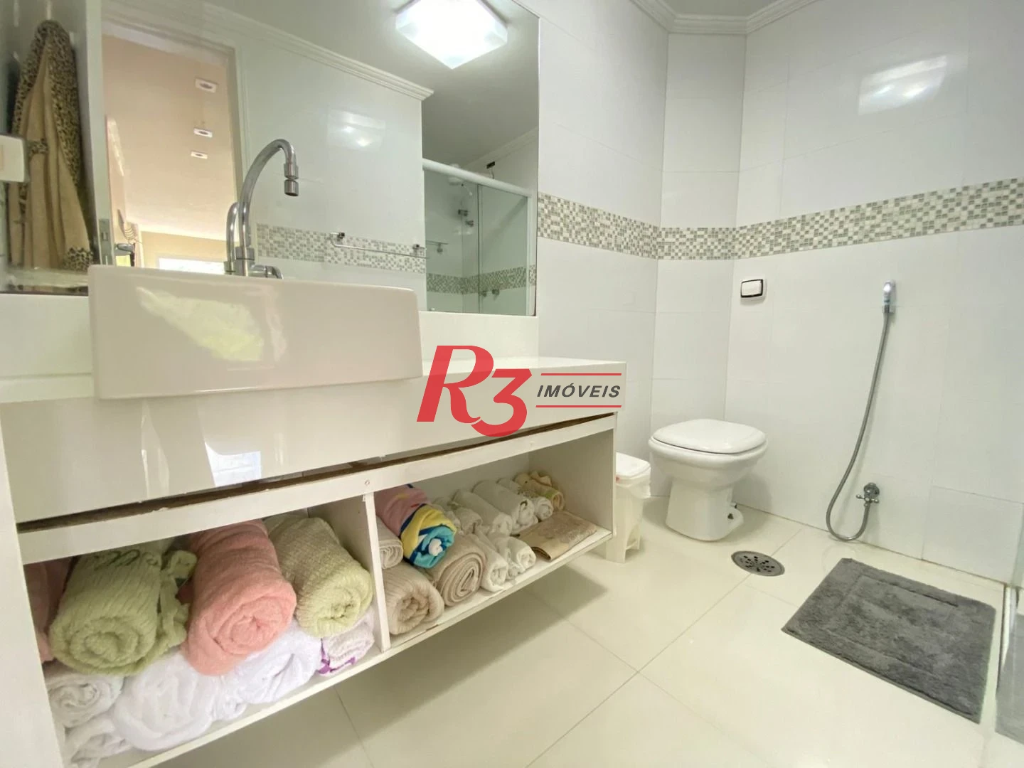 Apartamento com 3 dormitórios à venda, 120 m² por R$ 800.000,00 - Praia das Pitangueiras - Guarujá/SP