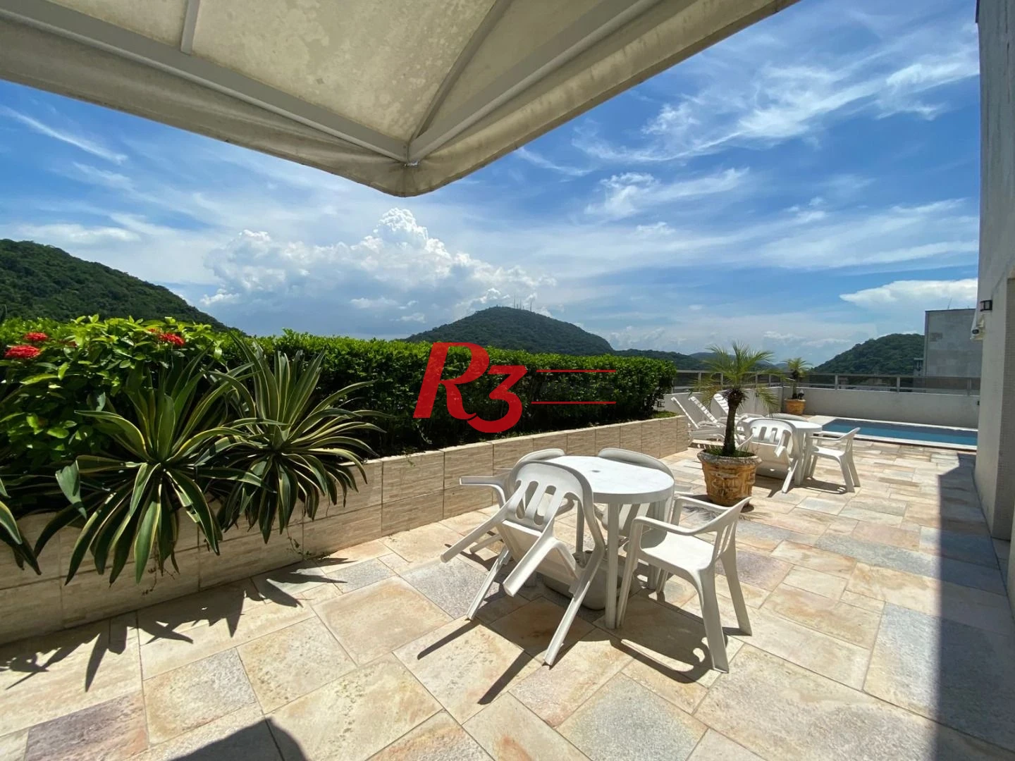 Apartamento com 3 dormitórios à venda, 120 m² por R$ 800.000,00 - Praia das Pitangueiras - Guarujá/SP