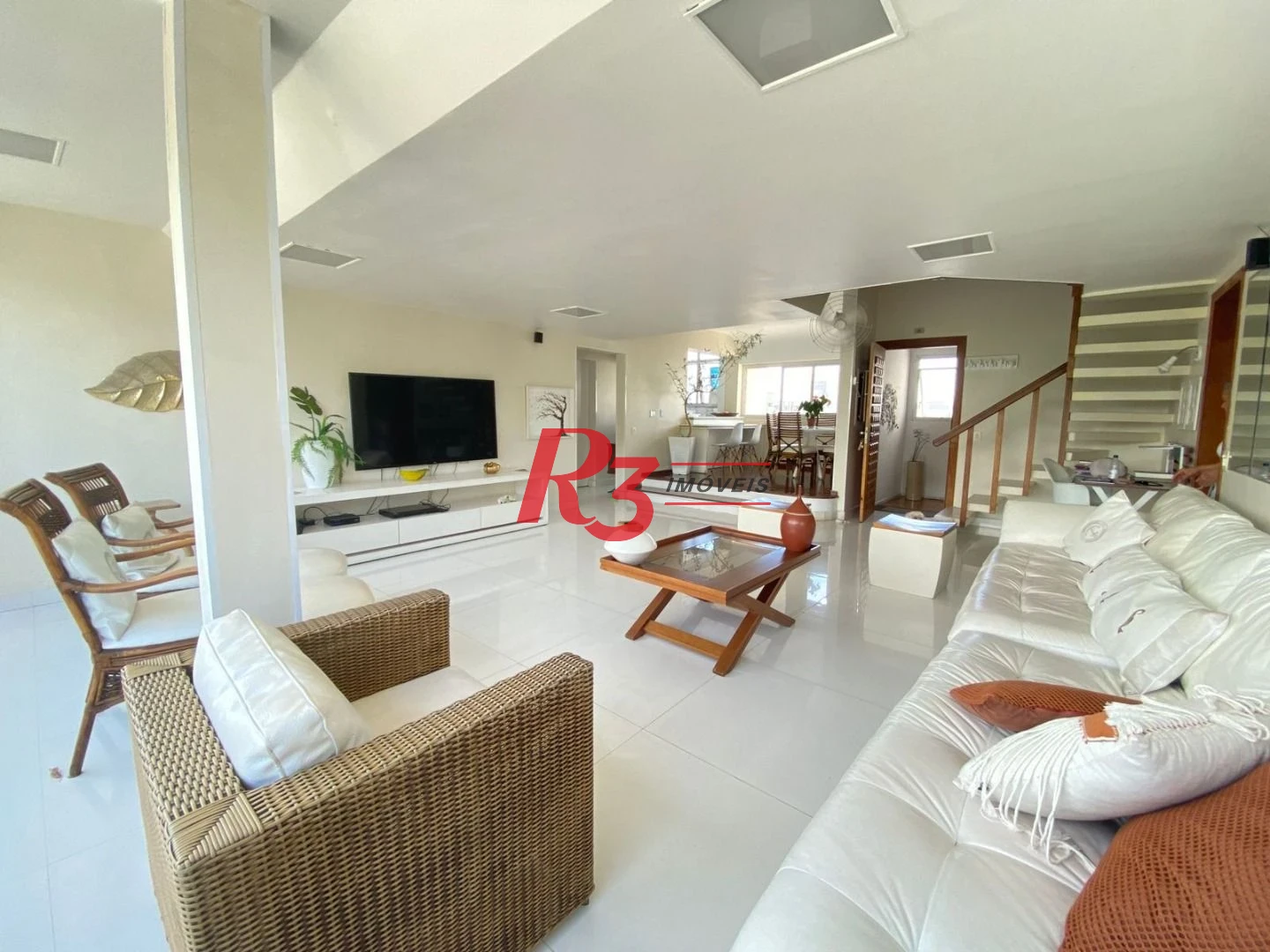 Apartamento com 3 dormitórios à venda, 120 m² por R$ 800.000,00 - Praia das Pitangueiras - Guarujá/SP