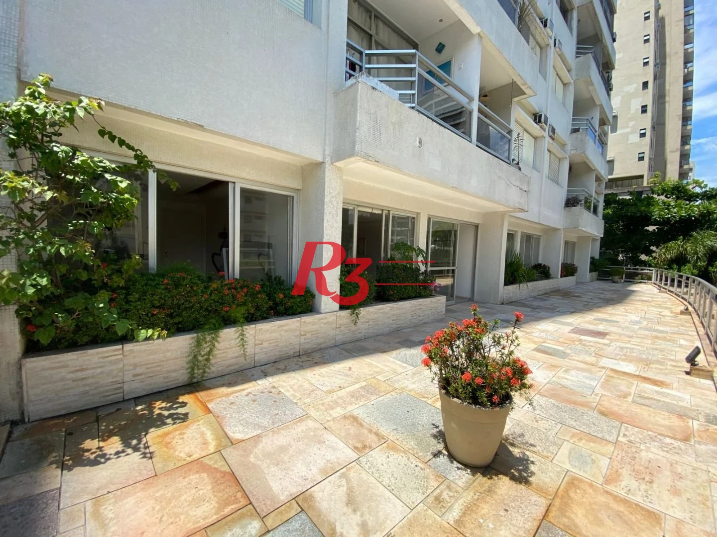 Apartamento com 3 dormitórios à venda, 120 m² por R$ 800.000,00 - Praia das Pitangueiras - Guarujá/SP