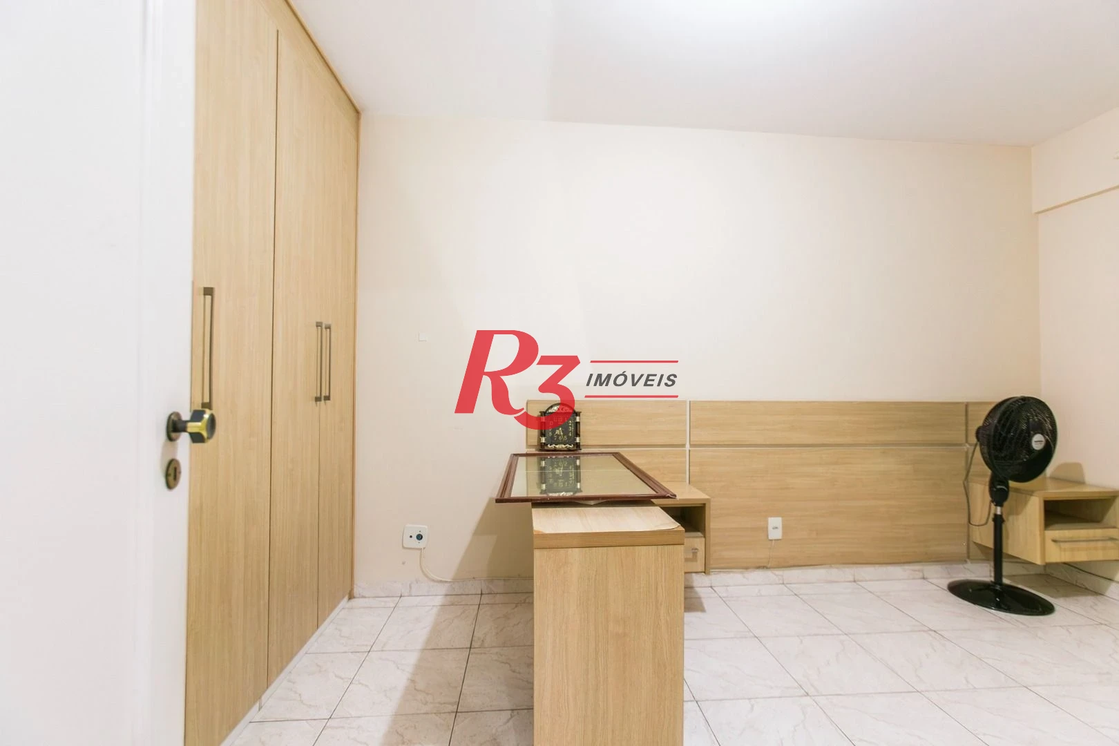 Apartamento com 1 dormitório para alugar, 50 m² - Vila Matias - Santos/SP.  R$3.000,00 Pacote