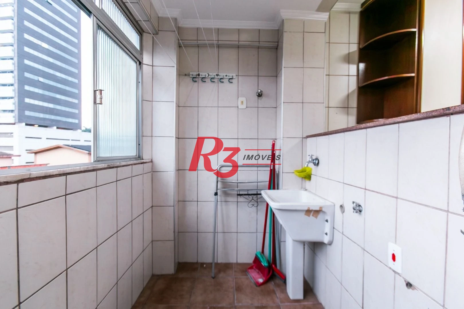 Apartamento com 1 dormitório para alugar, 50 m² - Vila Matias - Santos/SP.  R$3.000,00 Pacote