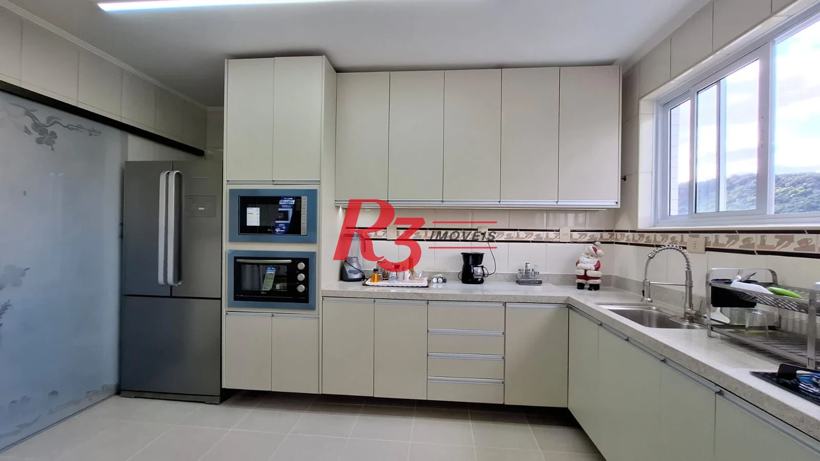 Apartamento com 3 dormitórios à venda, 180 m² por R$ 850.000,00 - Campo Grande - Santos/SP