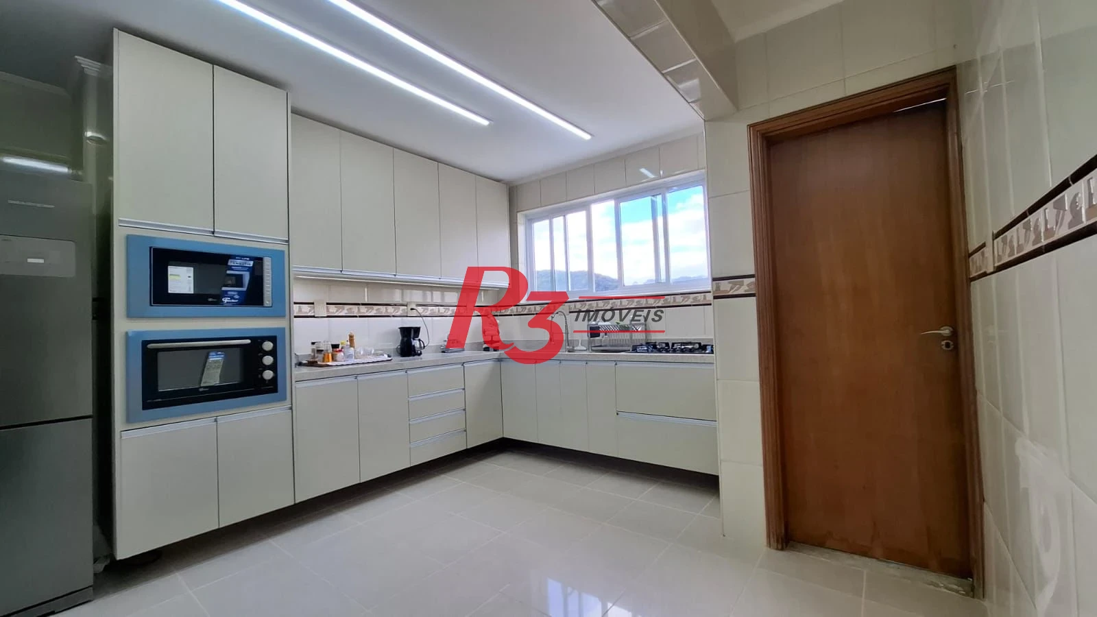 Apartamento com 3 dormitórios à venda, 180 m² por R$ 850.000,00 - Campo Grande - Santos/SP