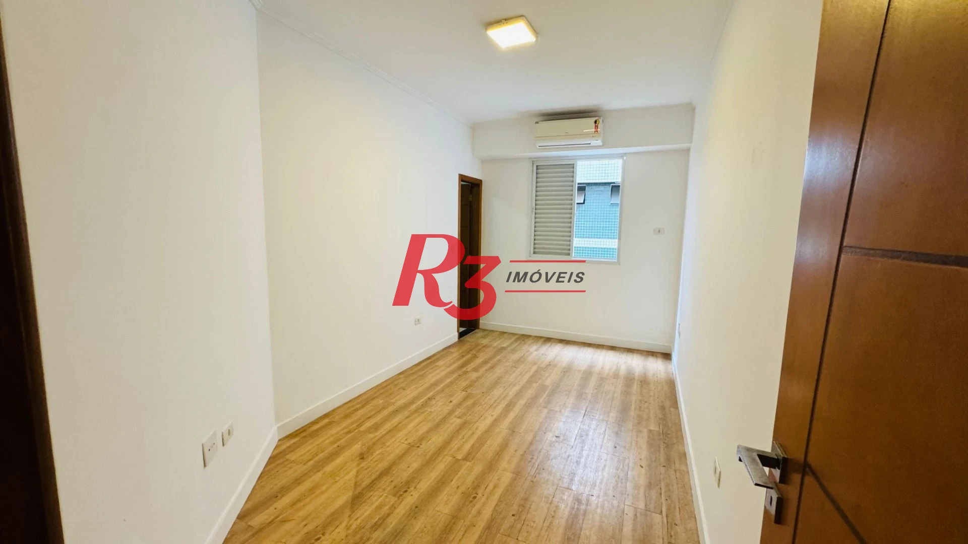 Casa com 4 dormitórios à venda, 194 m² por R$ 1.800.000,00 - Gonzaga - Santos/SP