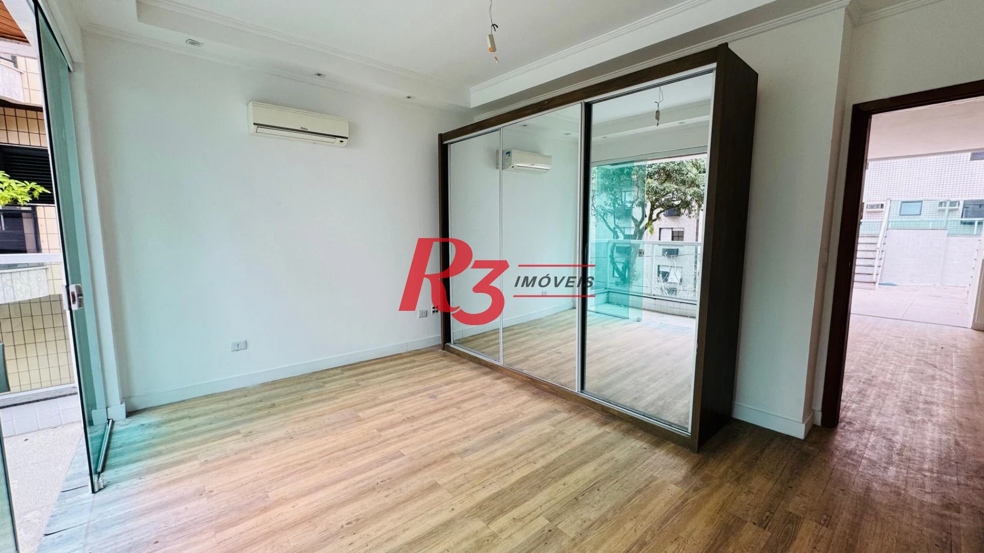 Casa com 4 dormitórios à venda, 194 m² por R$ 1.800.000,00 - Gonzaga - Santos/SP