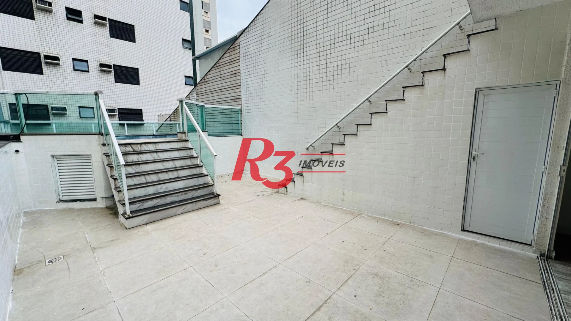 Casa com 4 dormitórios à venda, 194 m² por R$ 1.800.000,00 - Gonzaga - Santos/SP