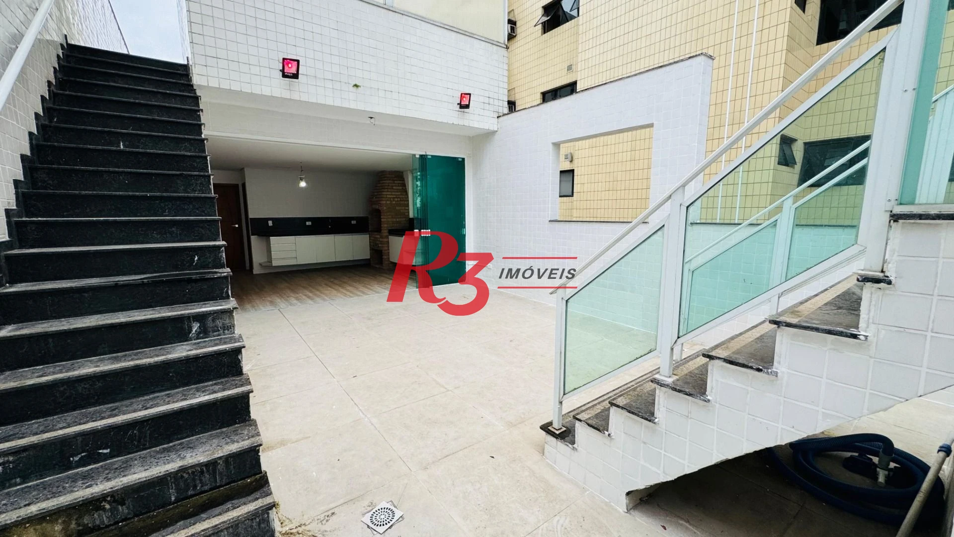 Casa com 4 dormitórios à venda, 194 m² por R$ 1.800.000,00 - Gonzaga - Santos/SP
