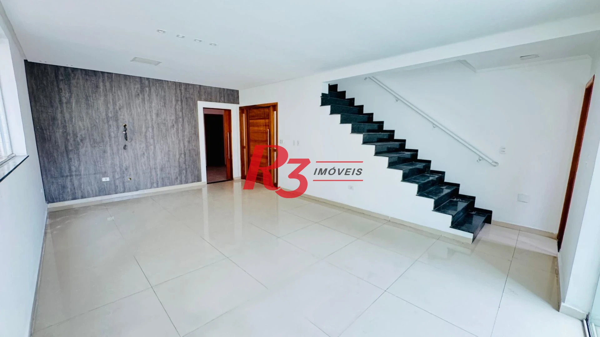 Casa com 4 dormitórios à venda, 194 m² por R$ 1.800.000,00 - Gonzaga - Santos/SP