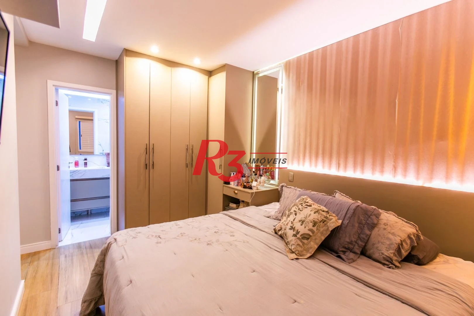 Apartamento com 3 dormitórios à venda, 84 m² por R$ 840.000,00 - Marapé - Santos/SP