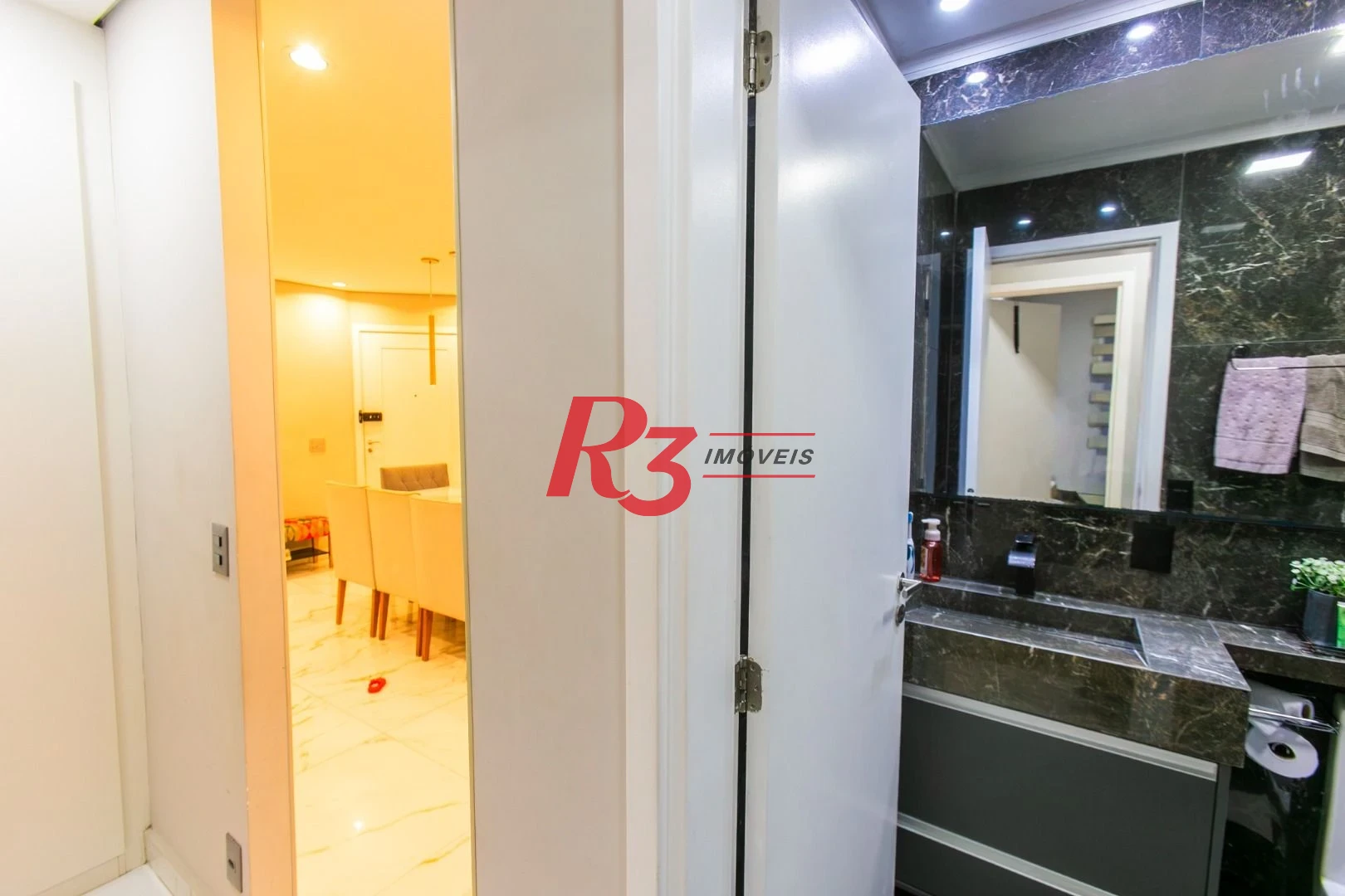 Apartamento com 3 dormitórios à venda, 84 m² por R$ 840.000,00 - Marapé - Santos/SP