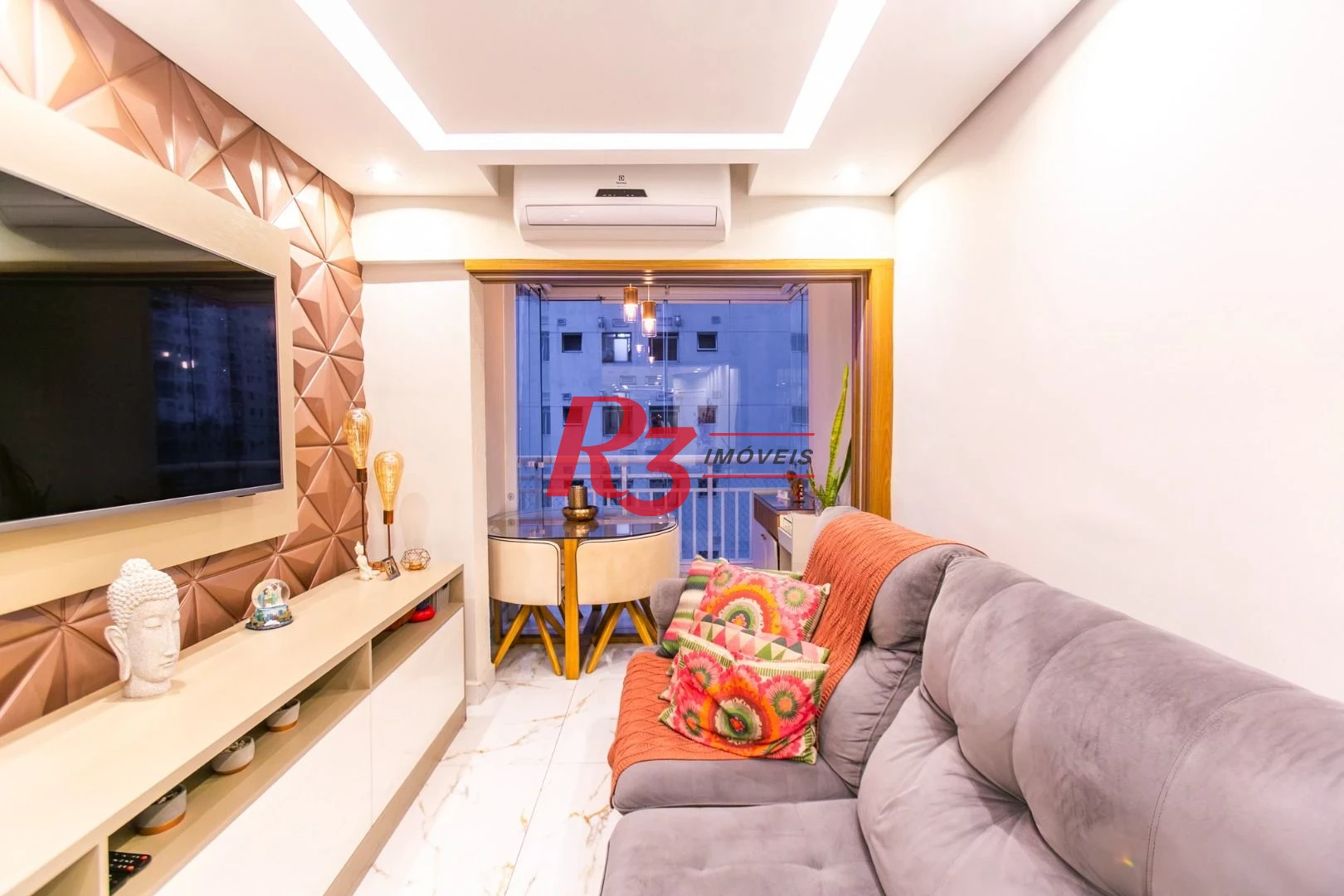 Apartamento com 3 dormitórios à venda, 84 m² por R$ 840.000,00 - Marapé - Santos/SP