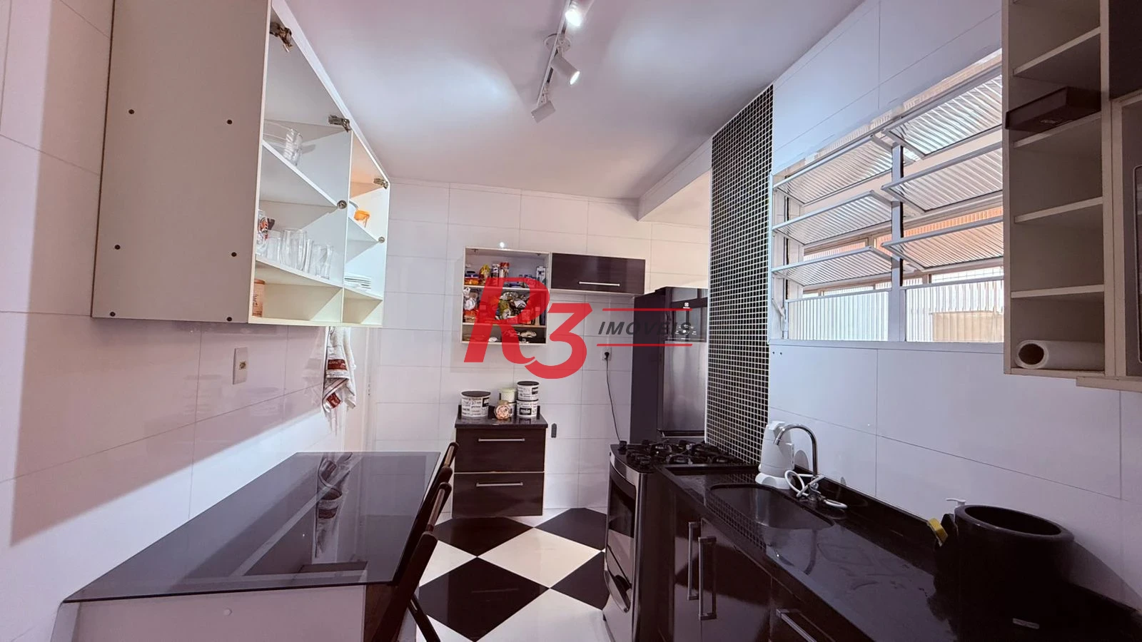 Apartamento com 2 dormitórios à venda, 67 m² por R$ 380.000,00 - Macuco - Santos/SP