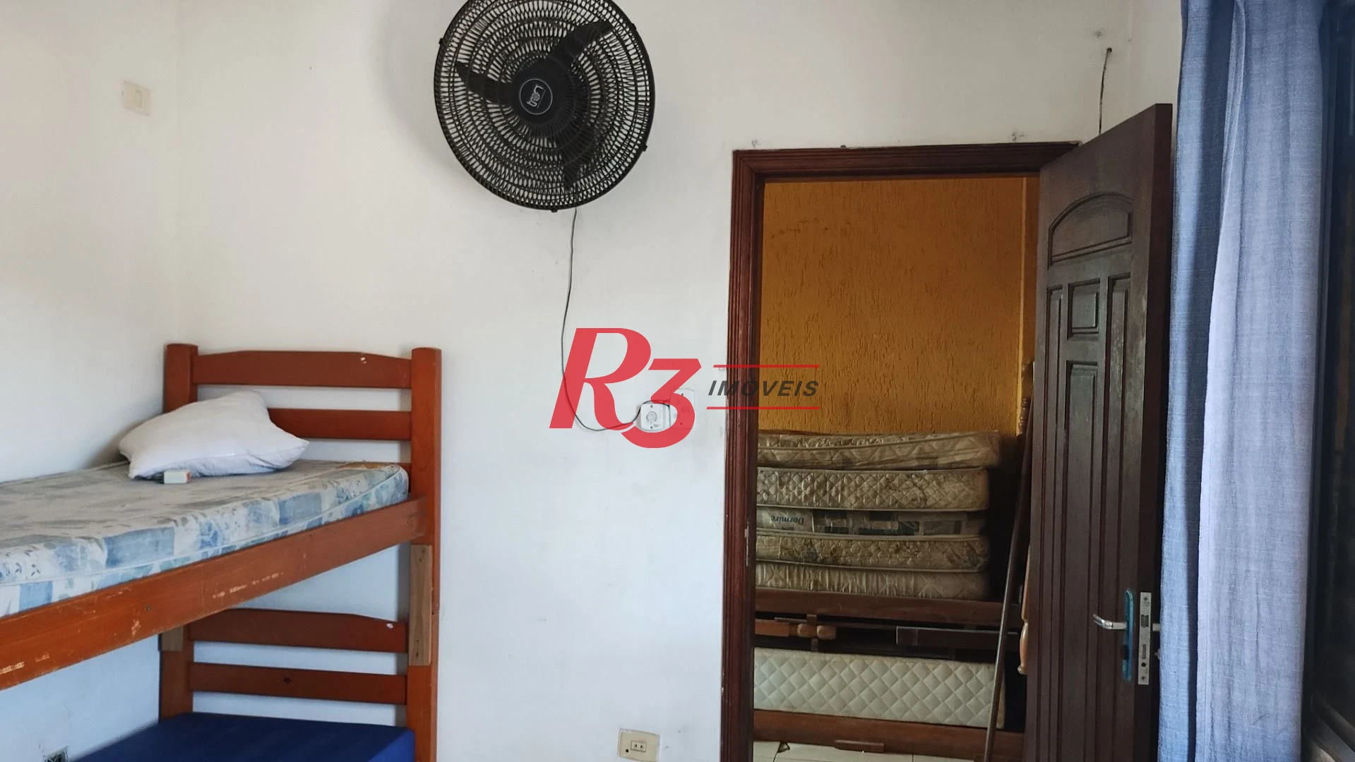 Sobrado com 3 dormitórios à venda, 283 m² por R$ 650.000,00 - Chico de Paula - Santos/SP