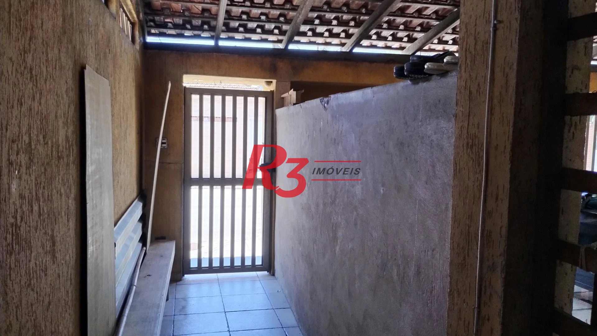 Sobrado com 3 dormitórios à venda, 283 m² por R$ 650.000,00 - Chico de Paula - Santos/SP