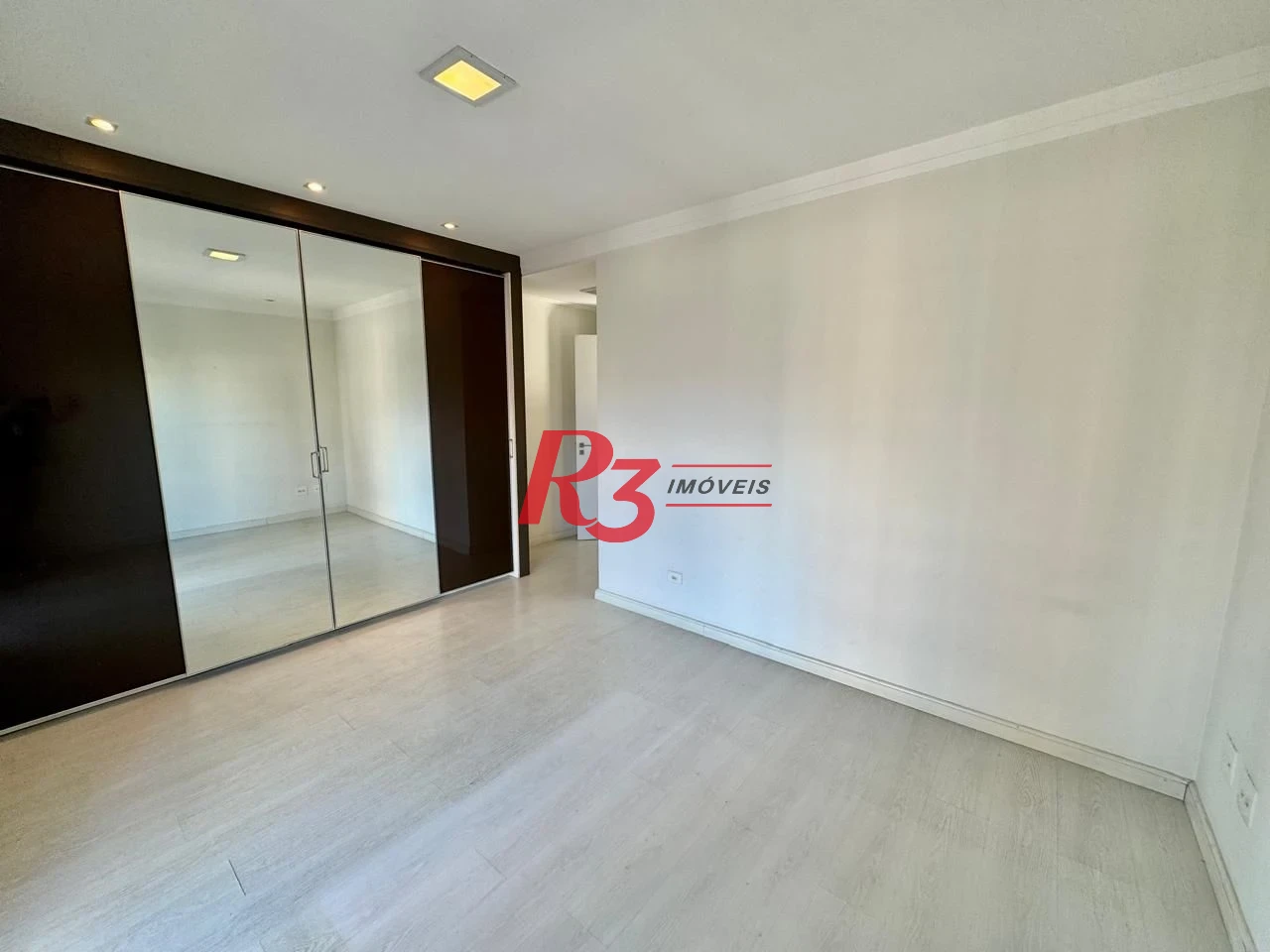 Apartamento com 3 dormitórios à venda, 139 m² por R$ 1.650.000,00 - Gonzaga - Santos/SP