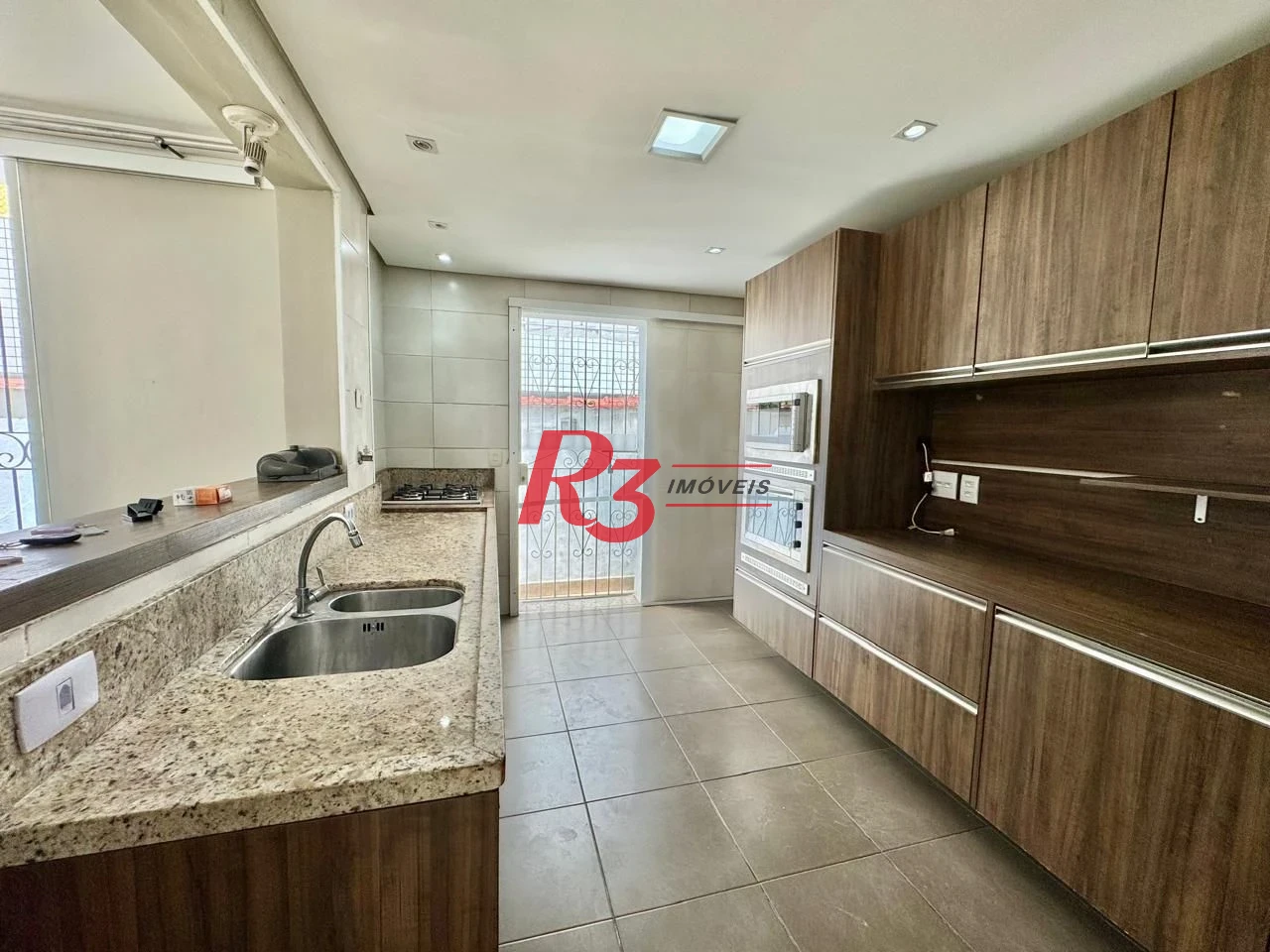 Casa com 3 dormitórios à venda, 231 m² por R$ 1.500.000,00 - Gonzaguinha - São Vicente/SP