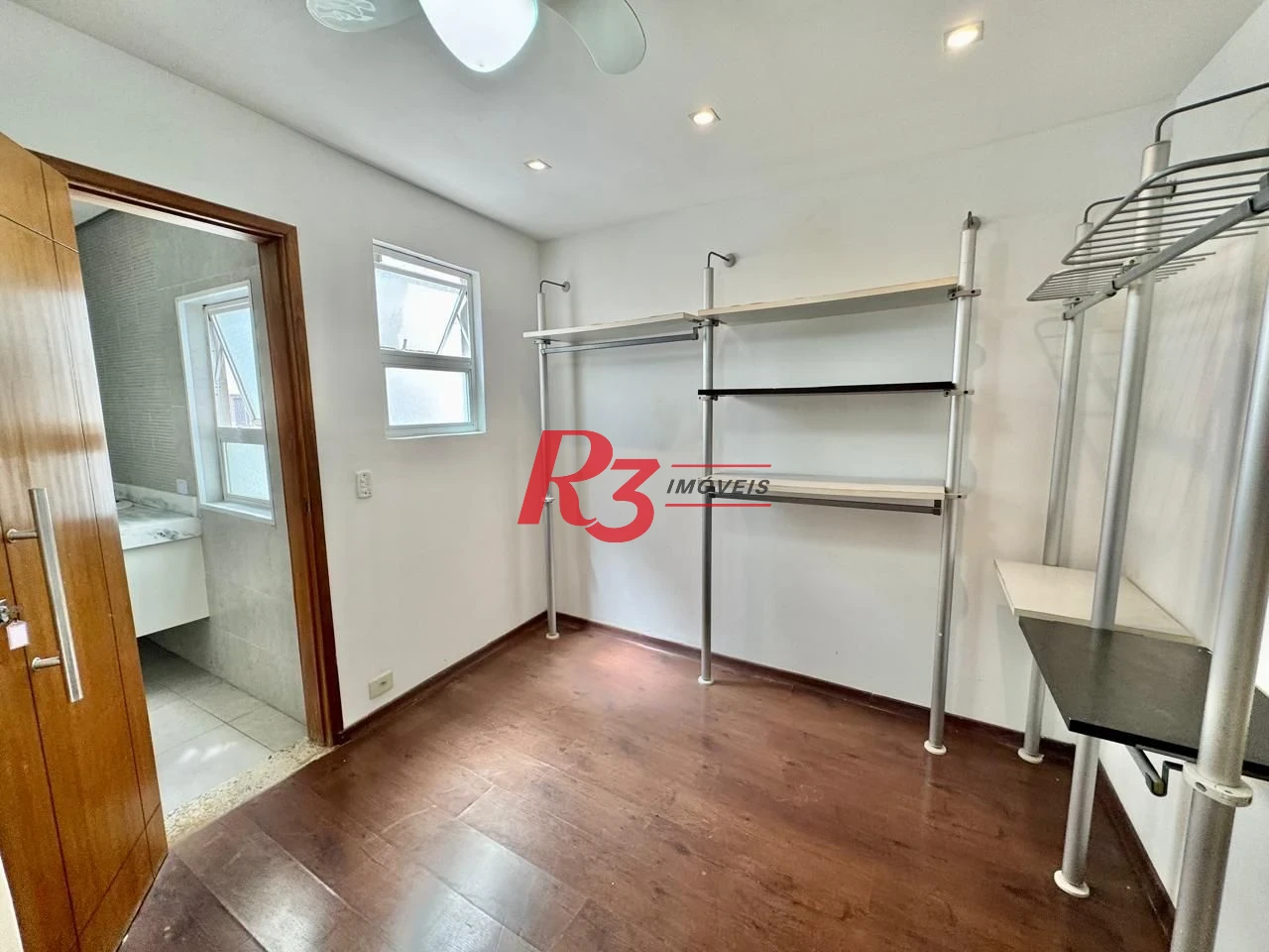 Casa com 3 dormitórios à venda, 231 m² por R$ 1.500.000,00 - Gonzaguinha - São Vicente/SP